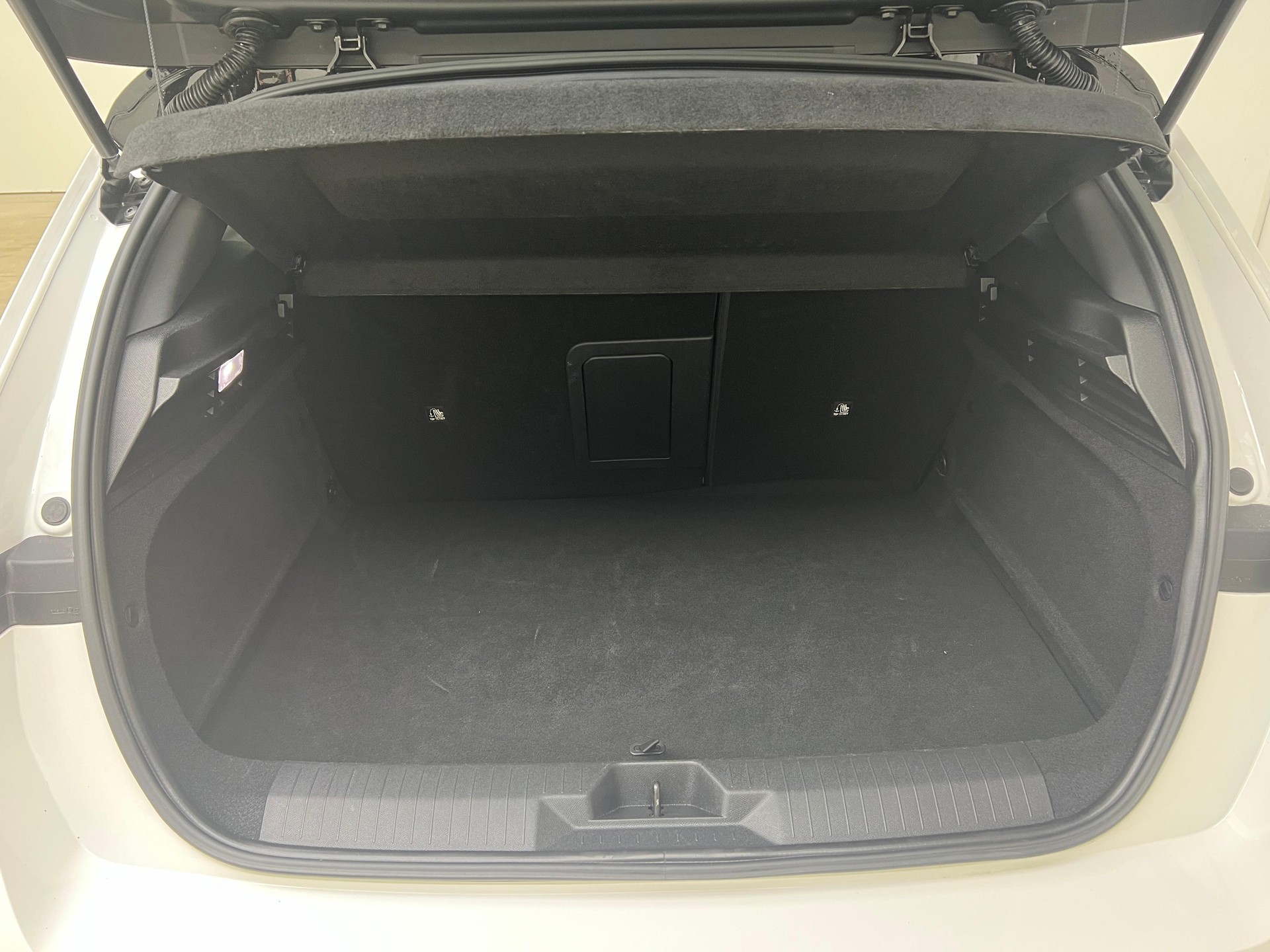 OPEL Astra 1.6 T PHEV 180 Swiss Plus / ab 3,99% Leasing bei Abschluss einer Protect Autoversicherung-image-11