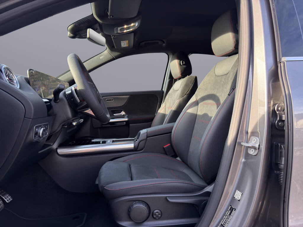 MERCEDES-BENZ EQA 300 Excellence AMG Line 4matic-image-7