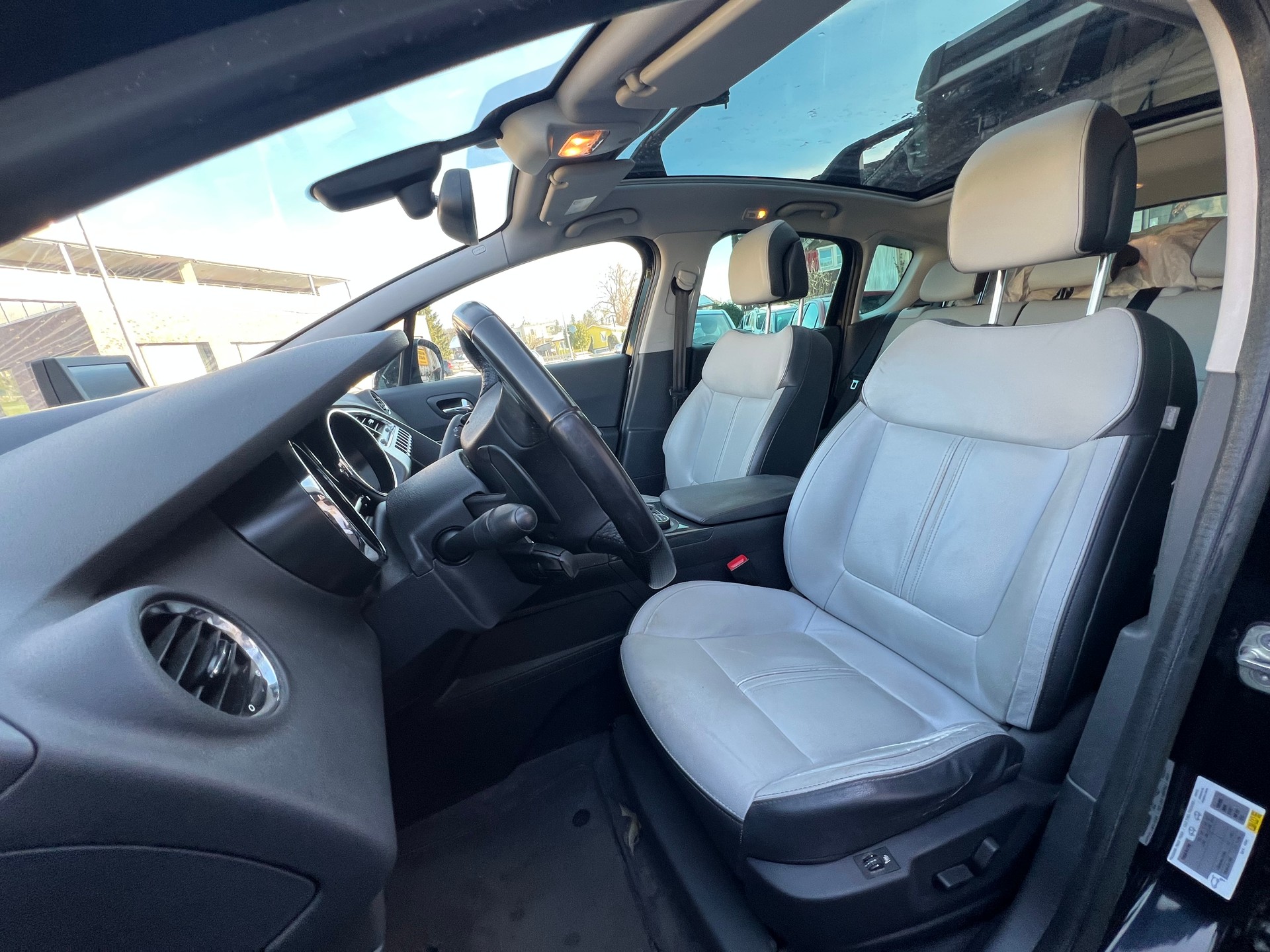 PEUGEOT 3008 HYbrid4 2.0 HDI ETG6-image-10