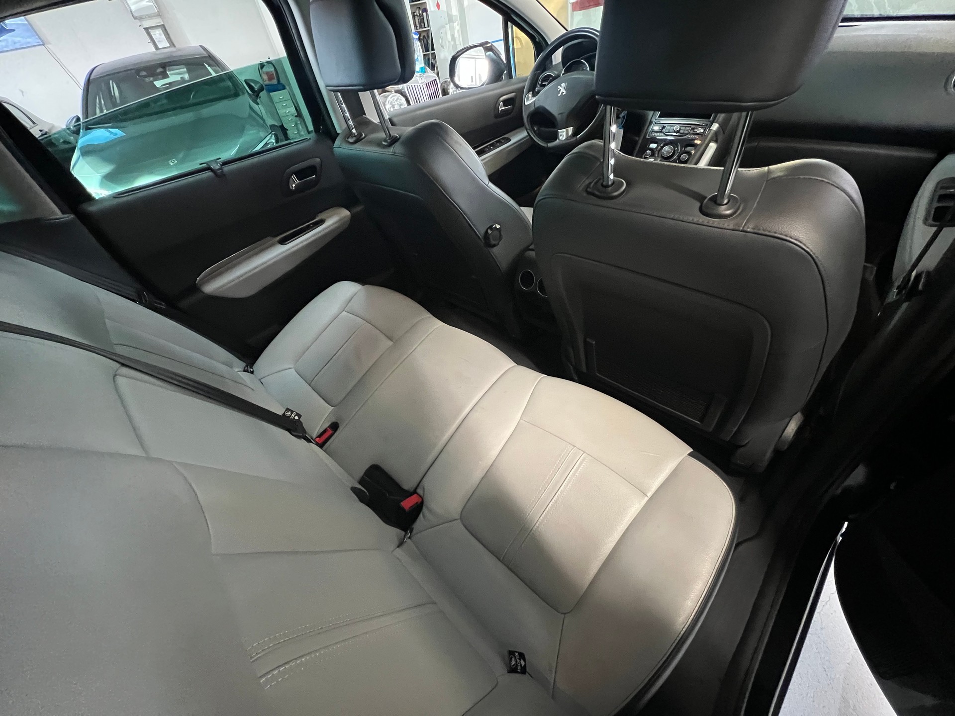PEUGEOT 3008 HYbrid4 2.0 HDI ETG6-image-13