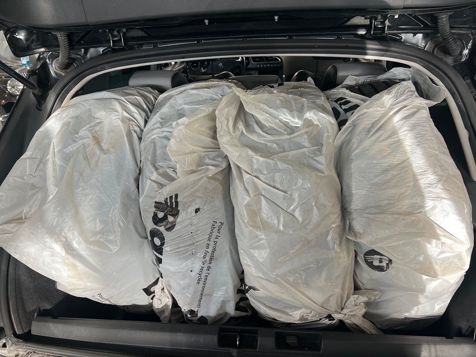 PEUGEOT 3008 HYbrid4 2.0 HDI ETG6-image-15