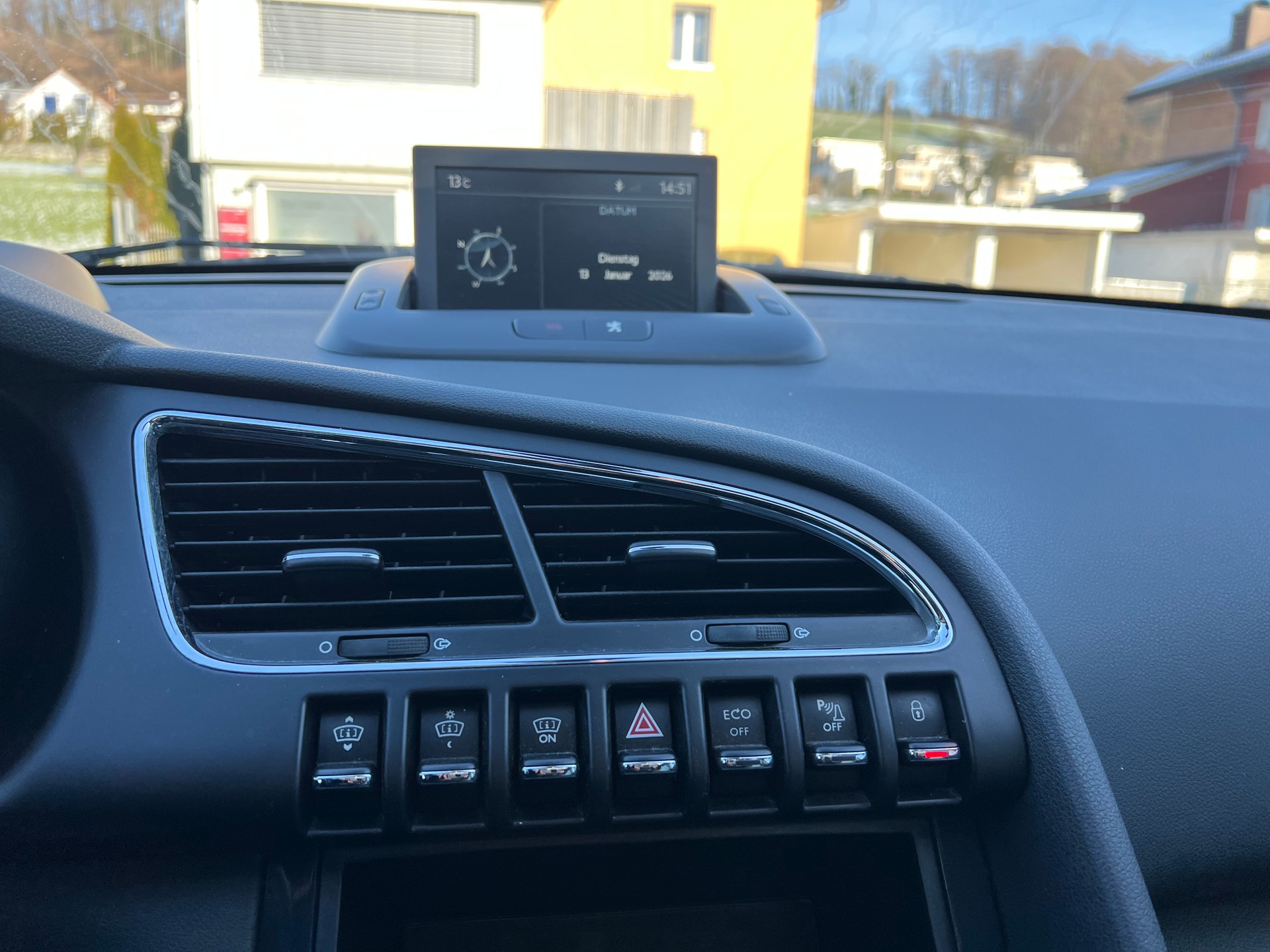 PEUGEOT 3008 HYbrid4 2.0 HDI ETG6-image-9