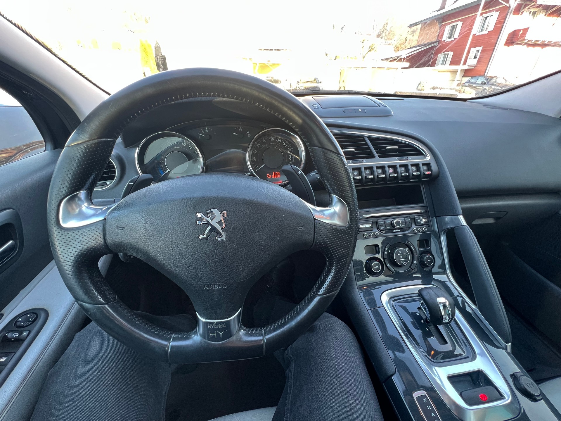 PEUGEOT 3008 HYbrid4 2.0 HDI ETG6-image-7