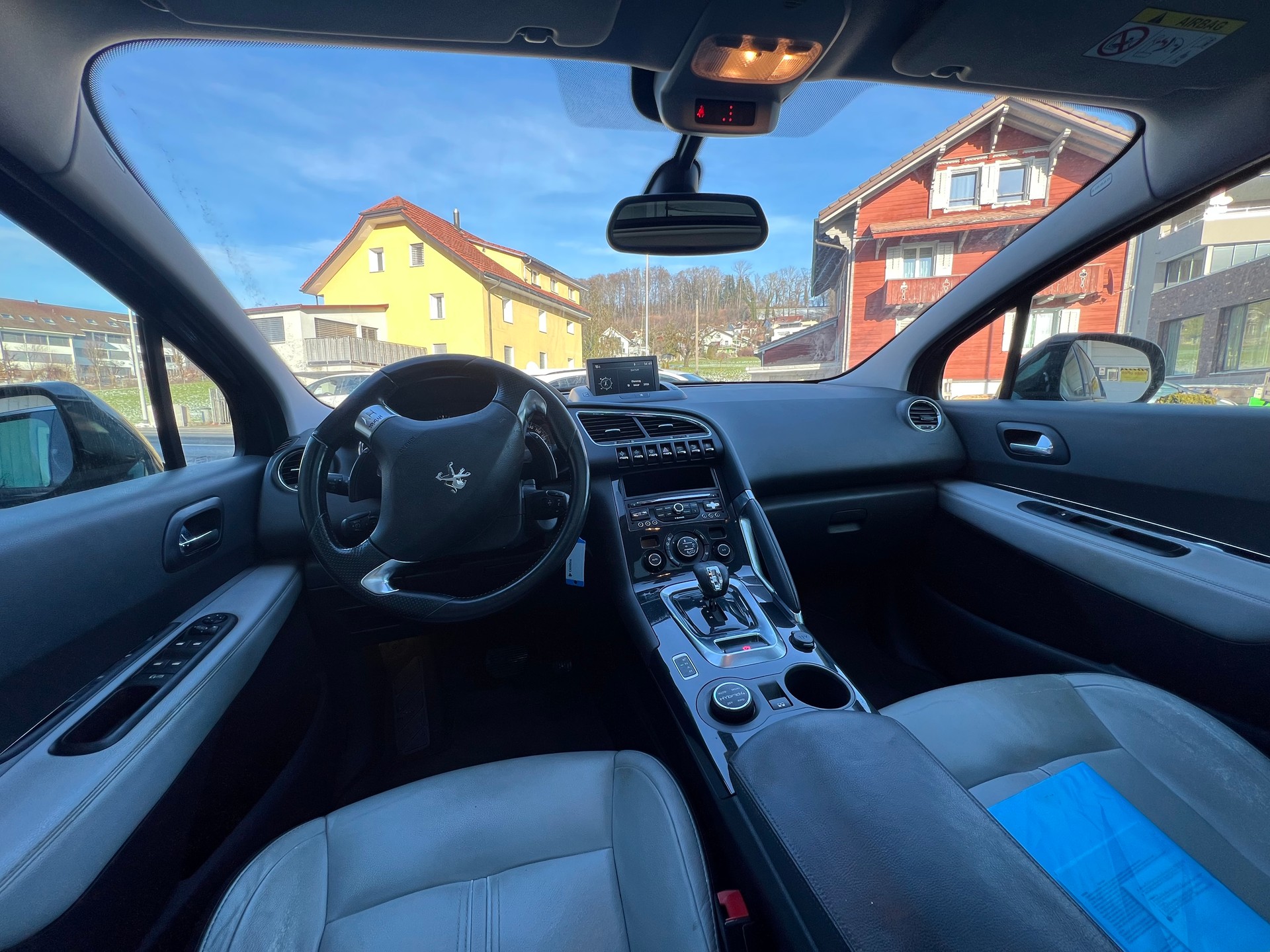 PEUGEOT 3008 HYbrid4 2.0 HDI ETG6-image-8
