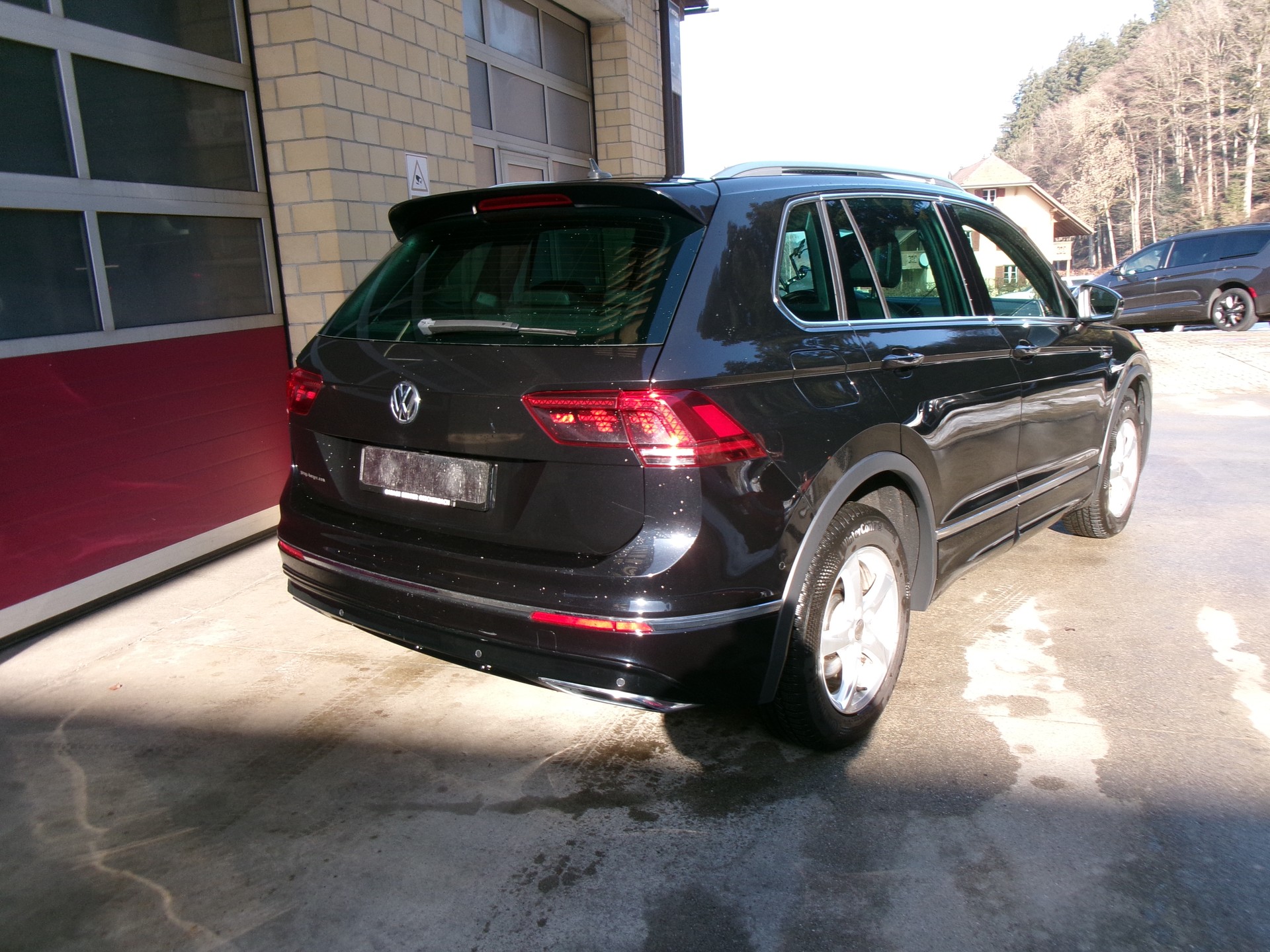 VW Tiguan 2.0 TDI SCR Highline 4Motion DSG-image-2