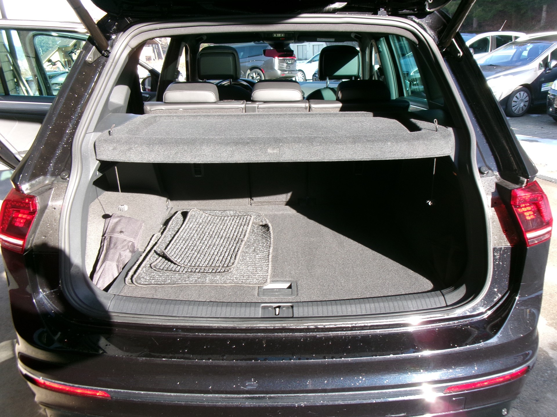VW Tiguan 2.0 TDI SCR Highline 4Motion DSG-image-5