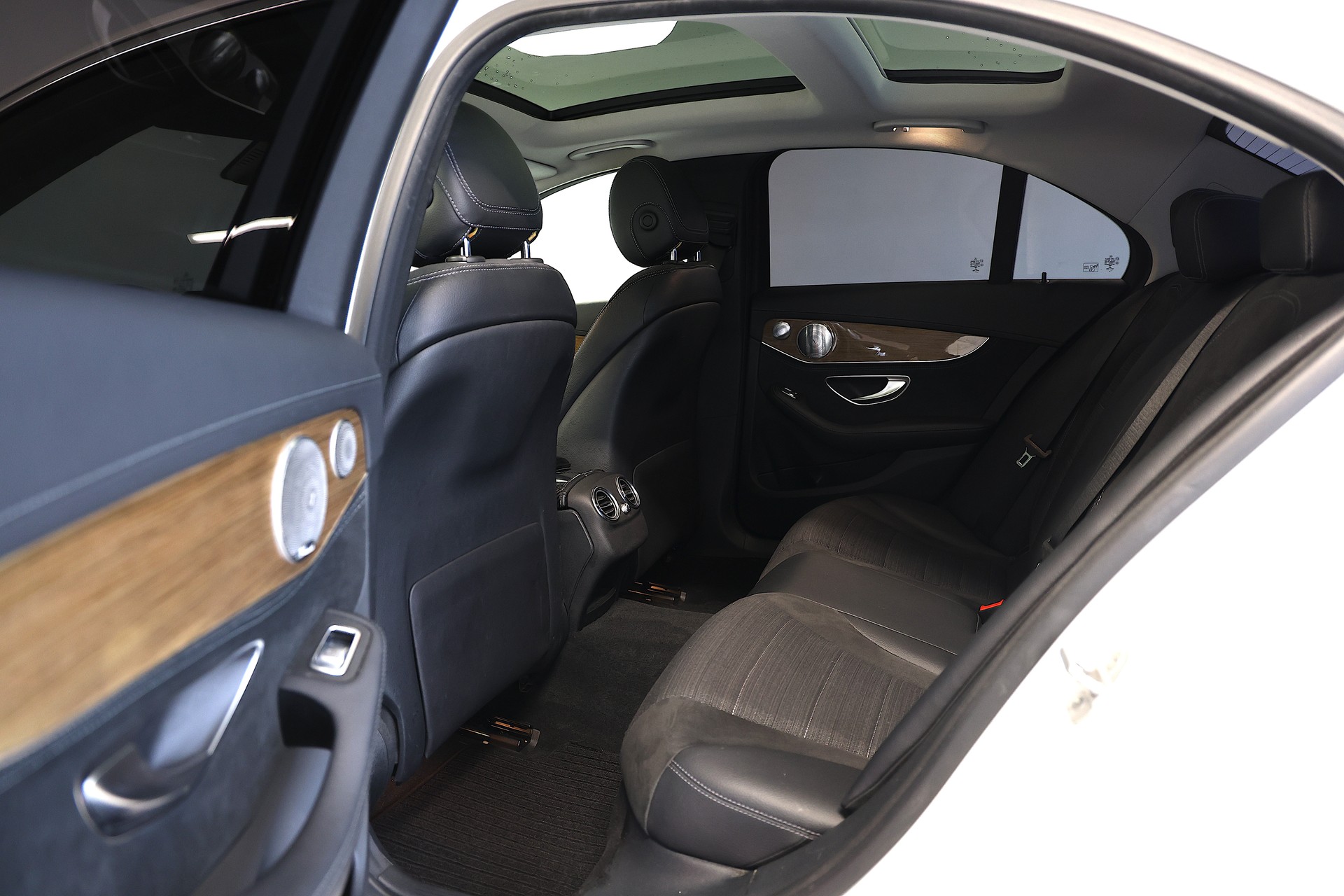 MERCEDES-BENZ C 220 BlueTEC AMG Line-image-17