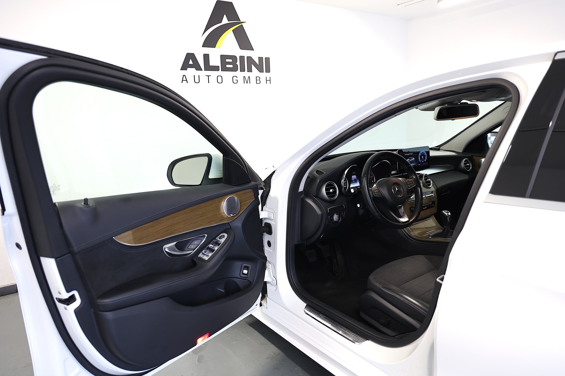 MERCEDES-BENZ C 220 BlueTEC AMG Line-image-6