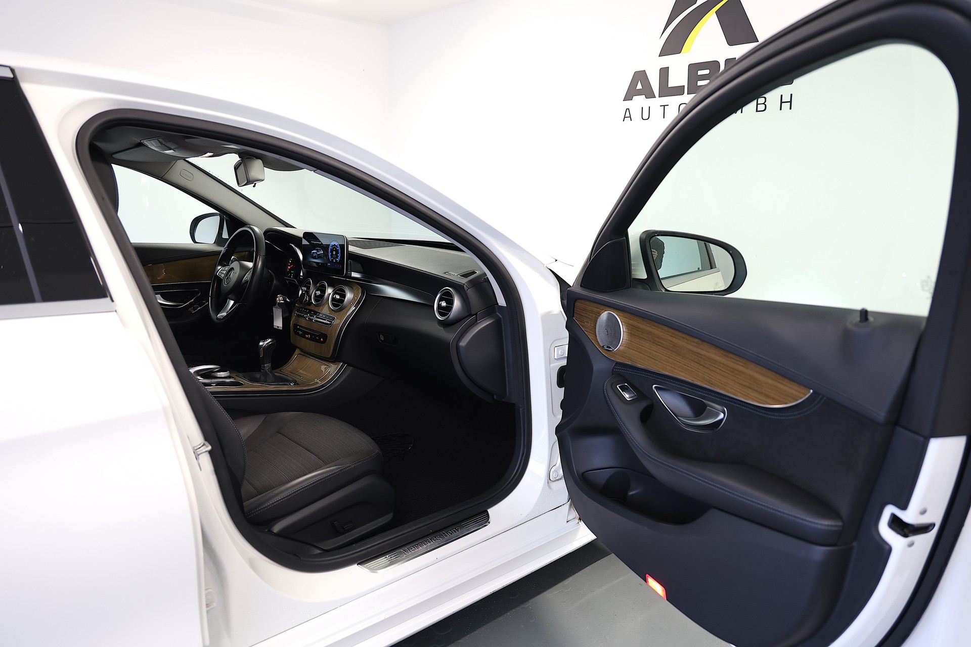 MERCEDES-BENZ C 220 BlueTEC AMG Line-image-13