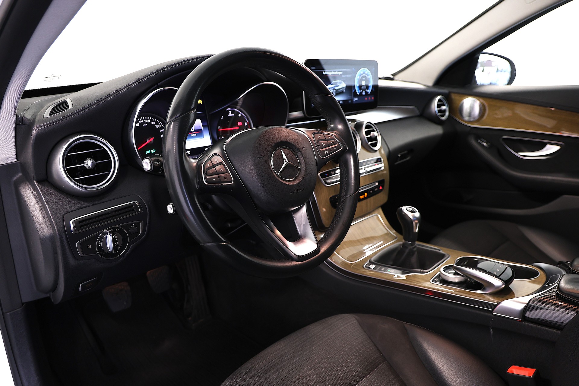 MERCEDES-BENZ C 220 BlueTEC AMG Line-image-9