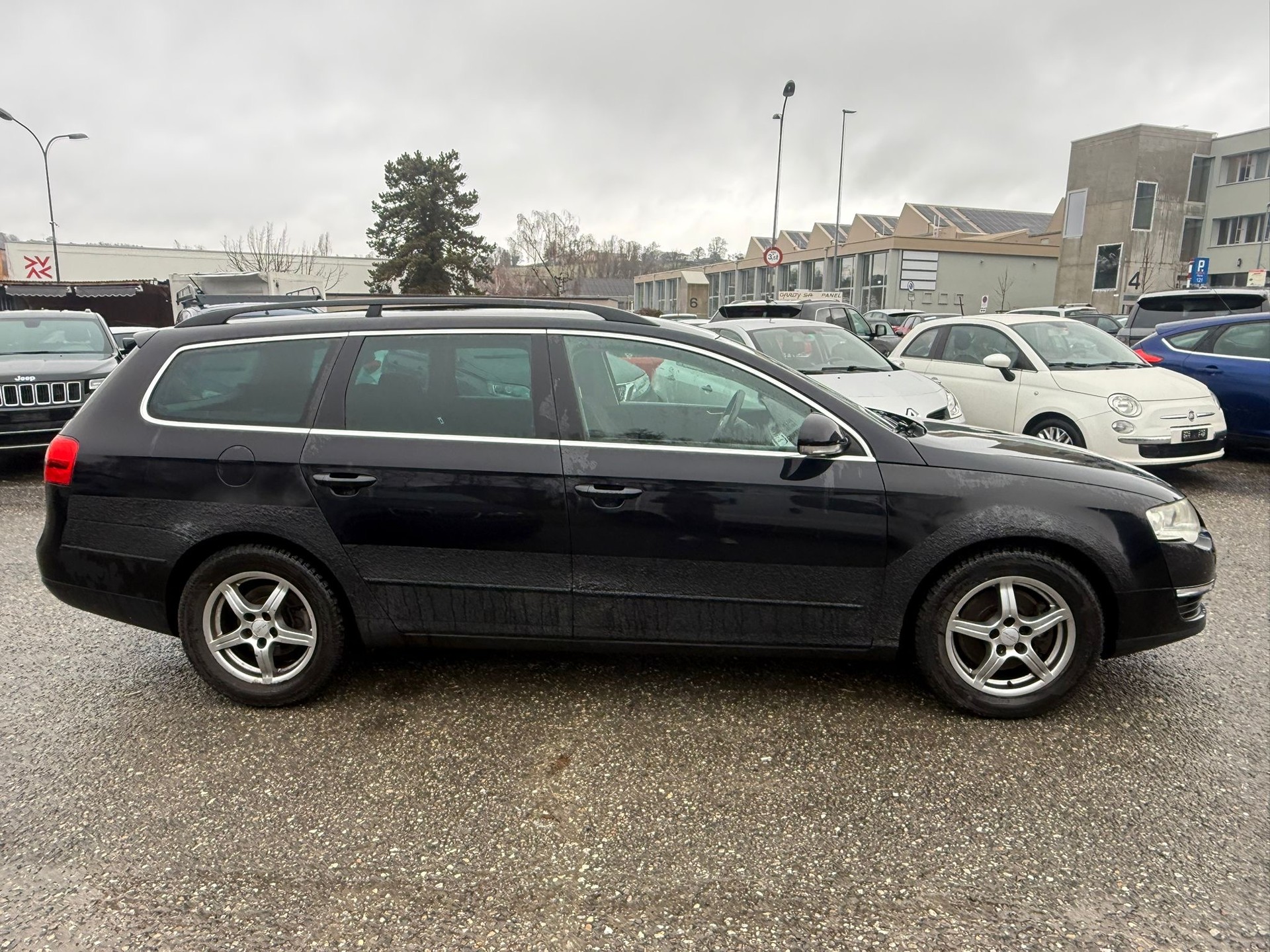 VW Passat Variant 2.0 TDI Trendline 4Motion-image-3