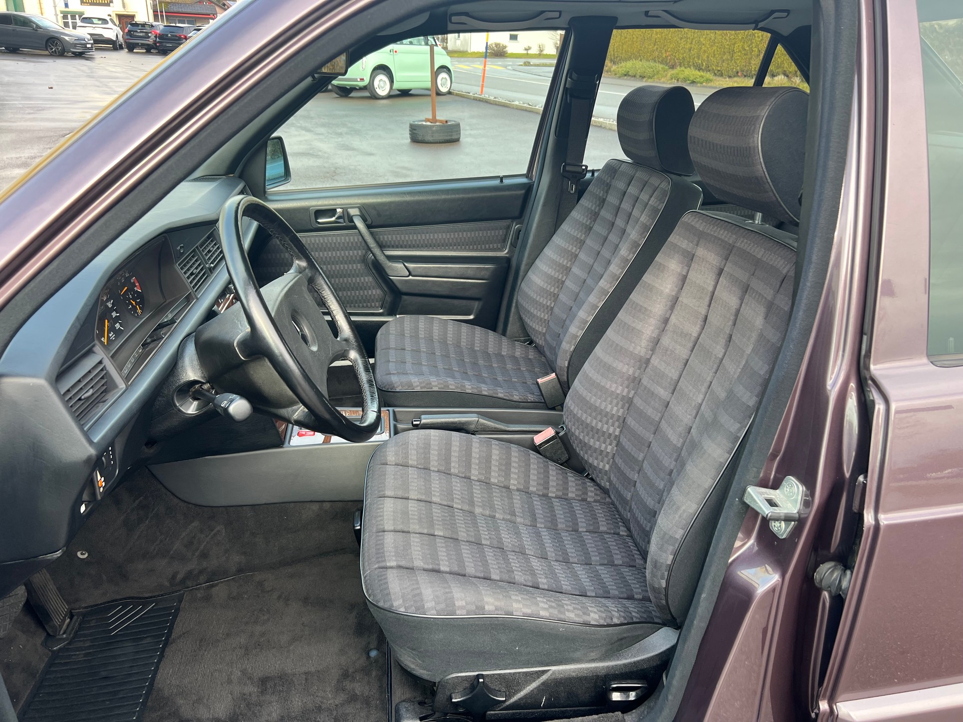 MERCEDES-BENZ 190 E 2.3-image-9