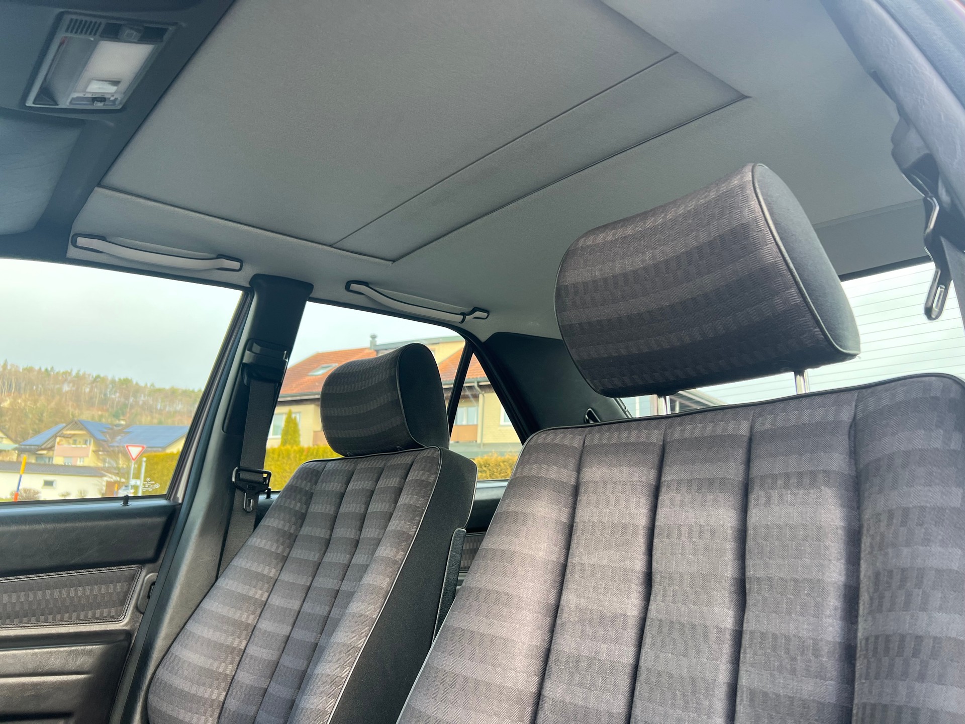 MERCEDES-BENZ 190 E 2.3-image-14