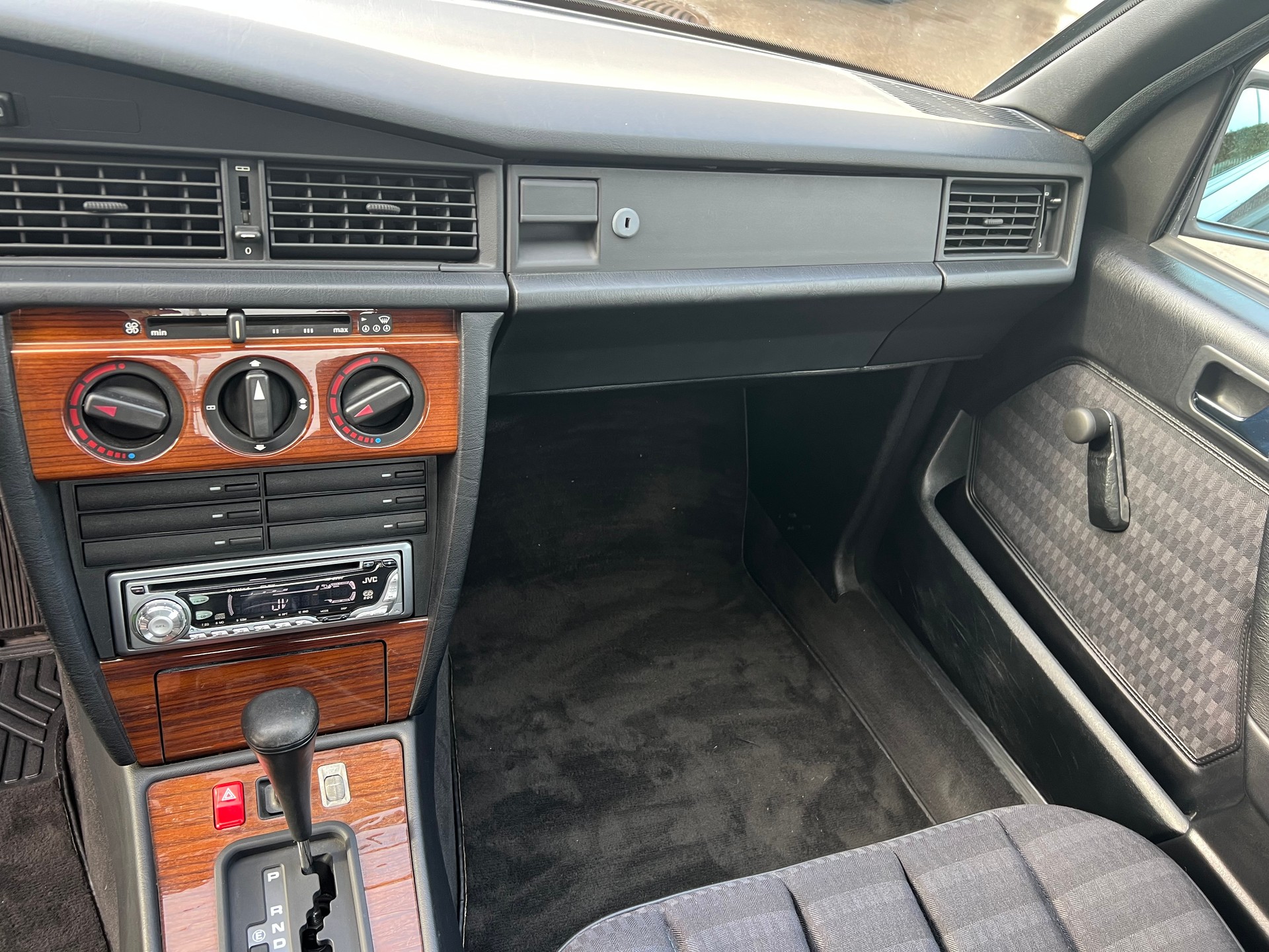 MERCEDES-BENZ 190 E 2.3-image-13