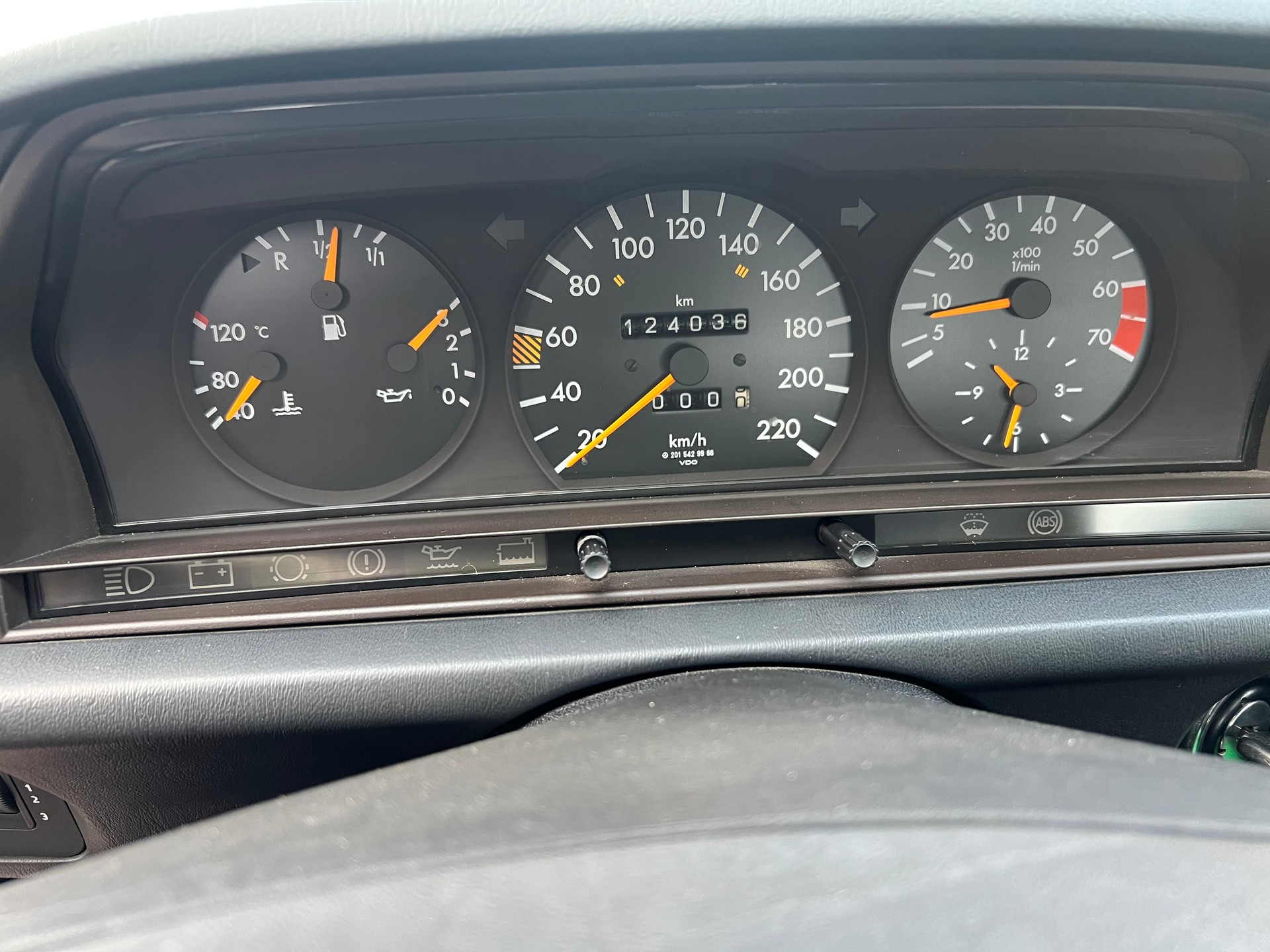 MERCEDES-BENZ 190 E 2.3-image-11