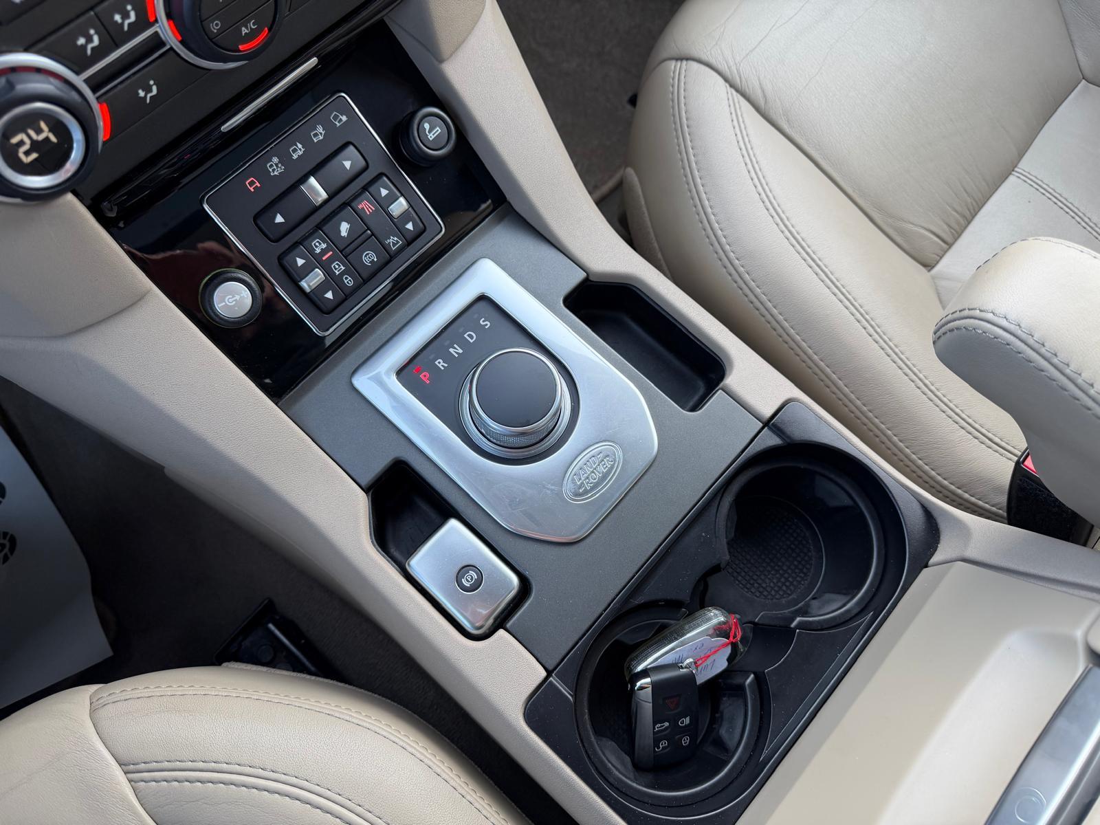 LAND ROVER Discovery 3.0 SDV6 256 HSE-image-14