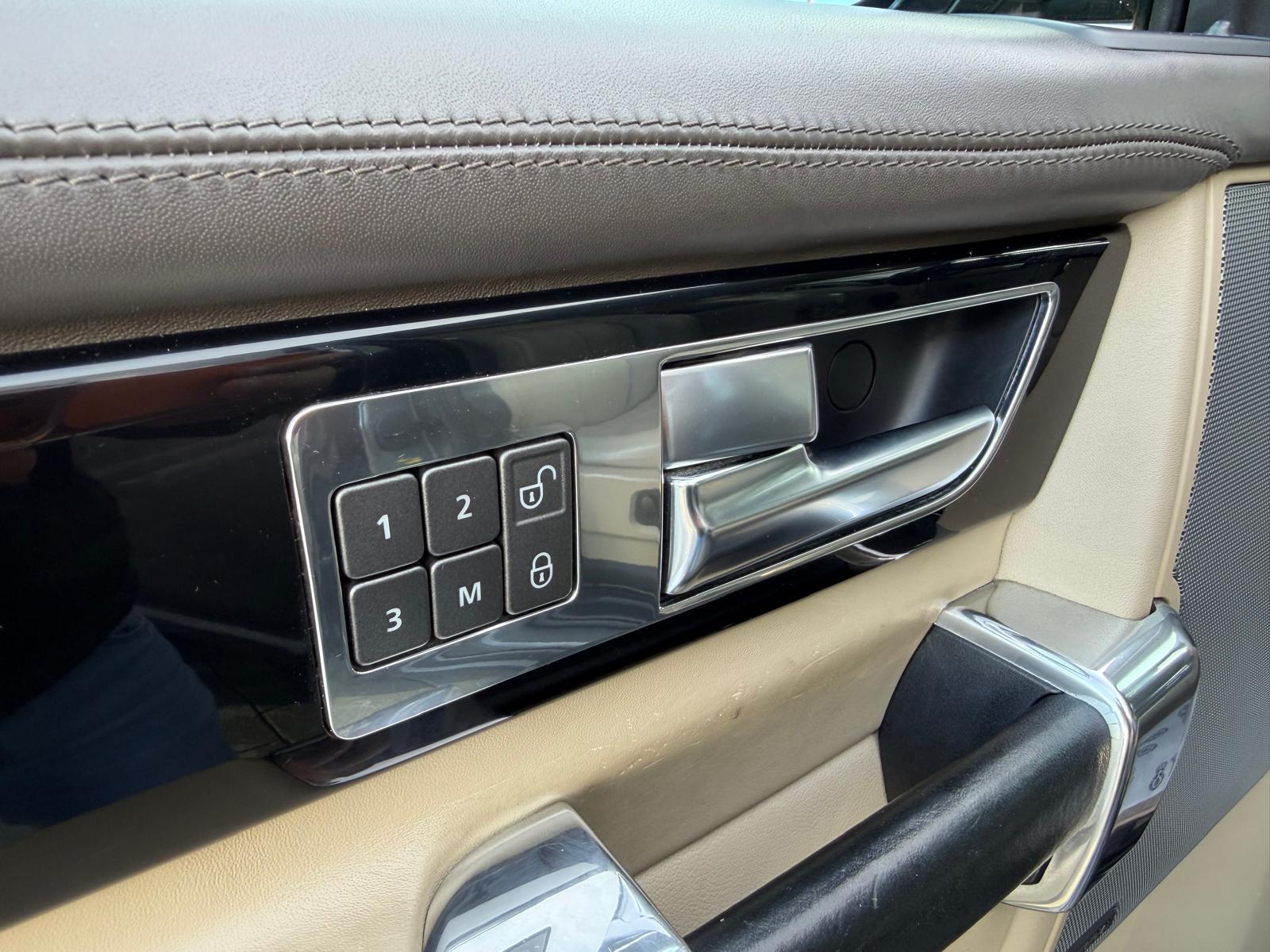 LAND ROVER Discovery 3.0 SDV6 256 HSE-image-22