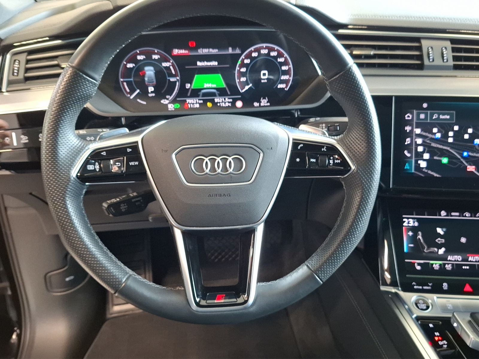 AUDI e-tron 55 Sportback S Line Black Edition quattro-image-10