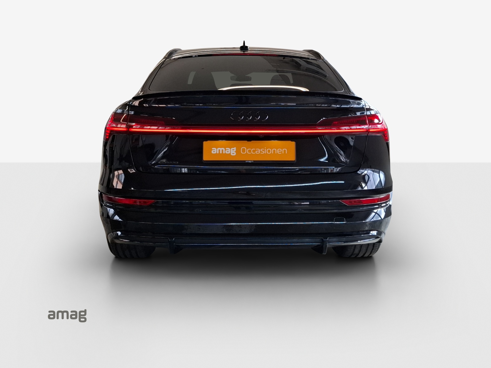 AUDI e-tron 55 Sportback S Line Black Edition quattro-image-4
