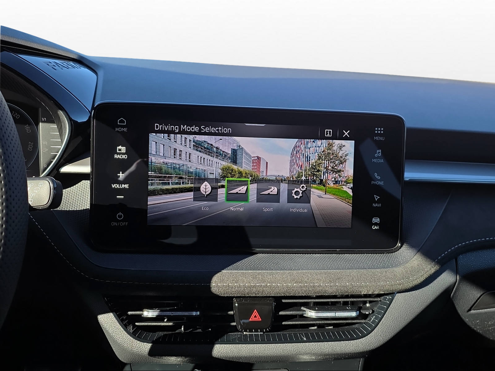SKODA Fabia 1.0 TSI Dynamic DSG-image-8