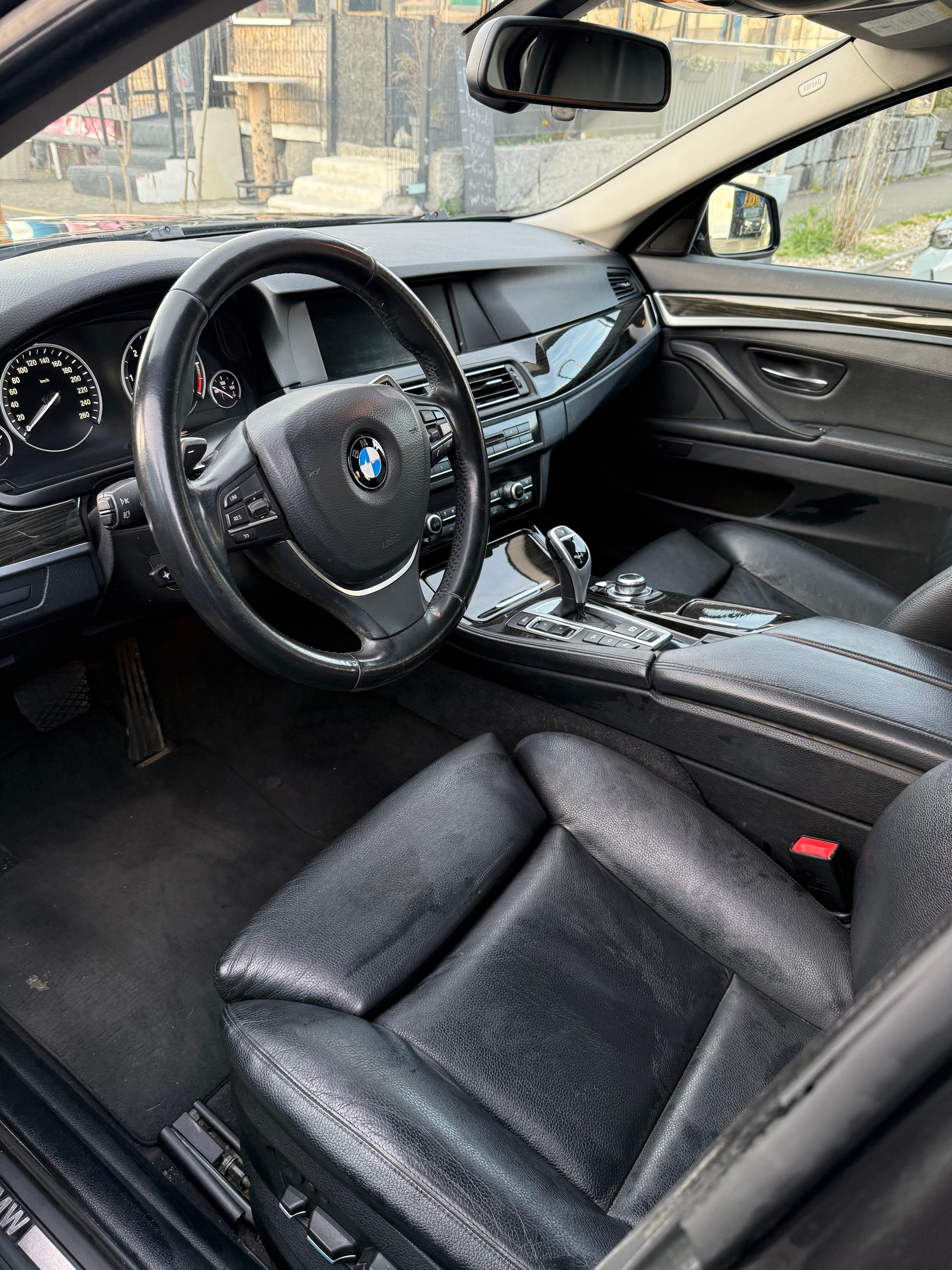 BMW 530d xDrive Luxury Line Steptronic-image-6
