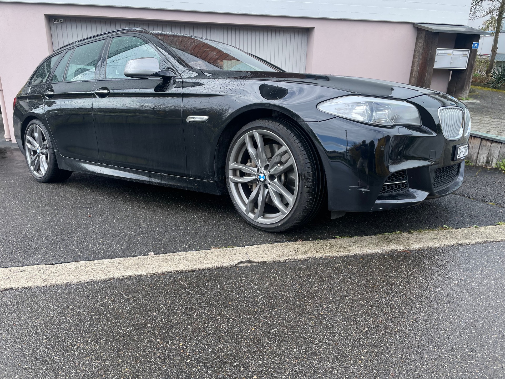 BMW M550d xDrive Touring, 1. Hand, 40'000 KM seit Motor Totalrevision-image-2