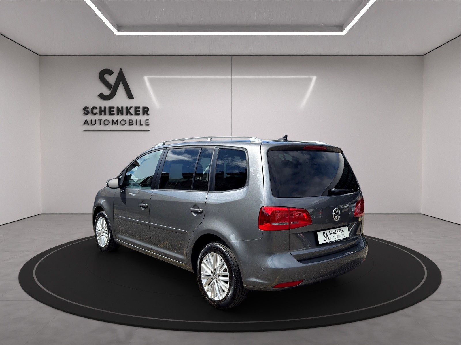 VW Touran 1.4 TSI Comfortline DSG 7 Plätzer-image-2