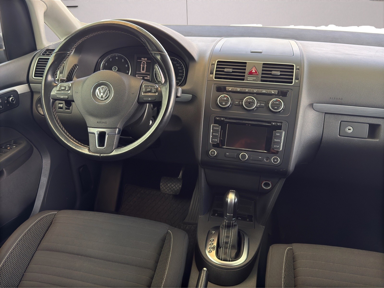 VW Touran 1.4 TSI Comfortline DSG 7 Plätzer-image-16