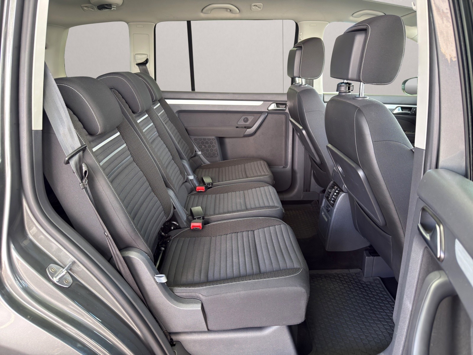 VW Touran 1.4 TSI Comfortline DSG 7 Plätzer-image-11
