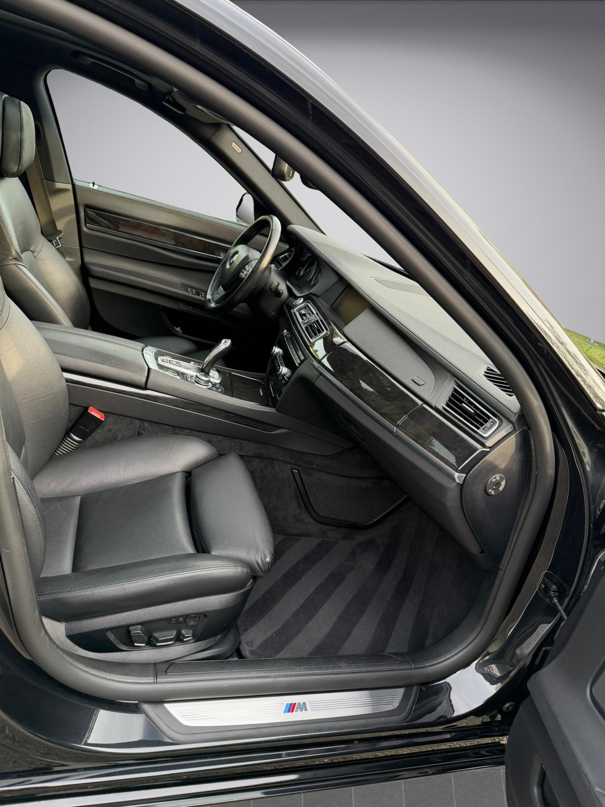 BMW 740d M Sport Paket-image-11