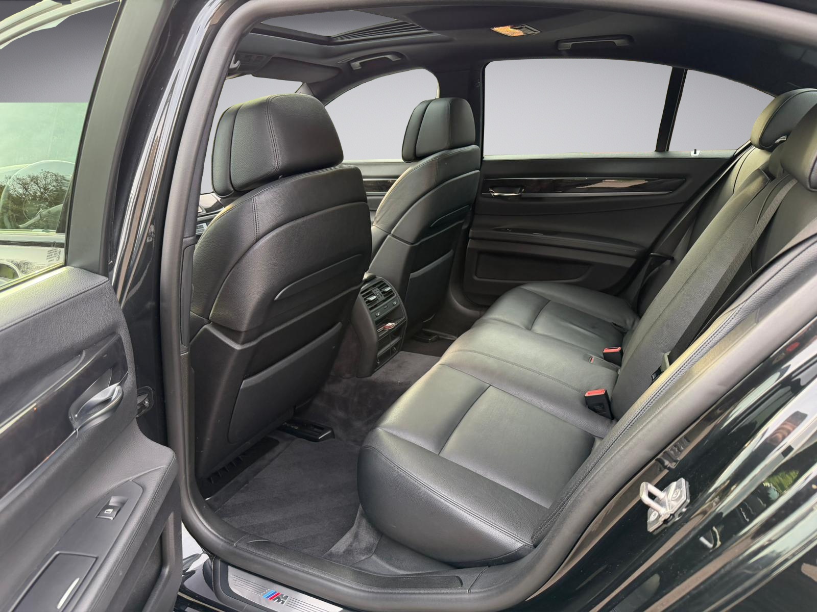 BMW 740d M Sport Paket-image-9