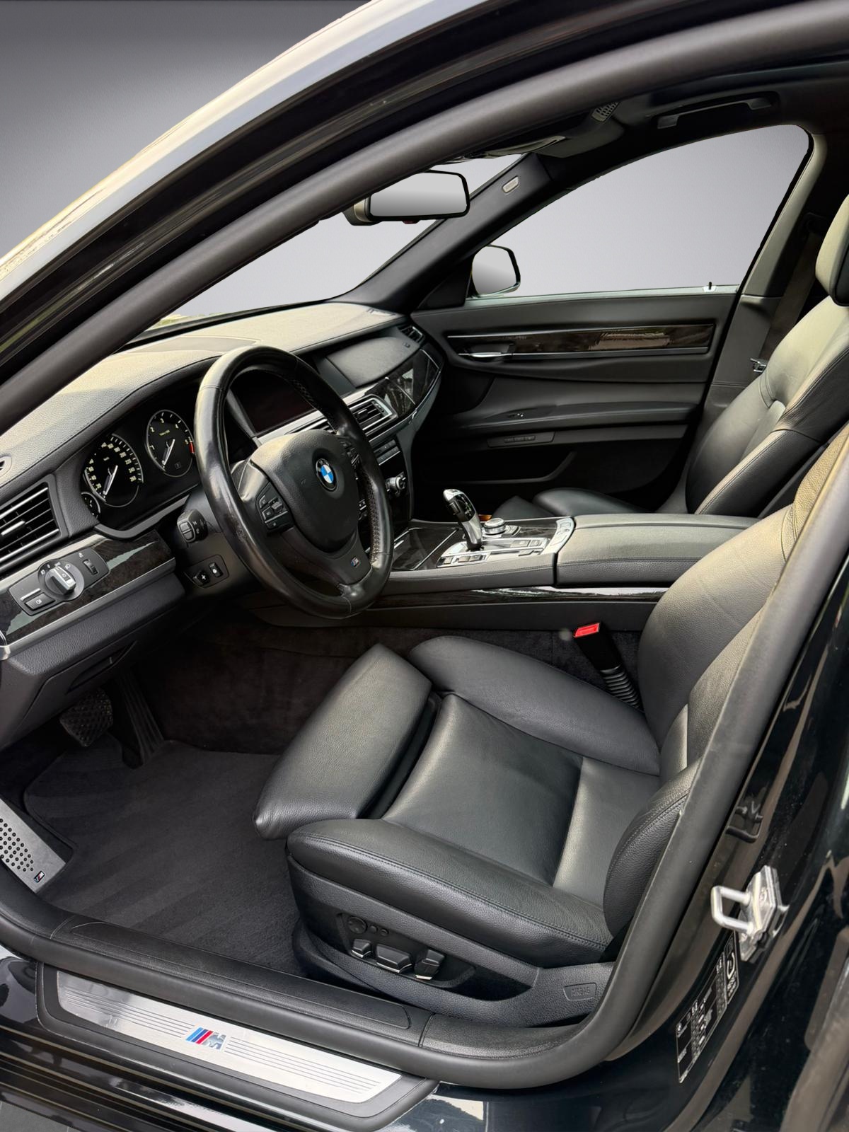 BMW 740d M Sport Paket-image-8