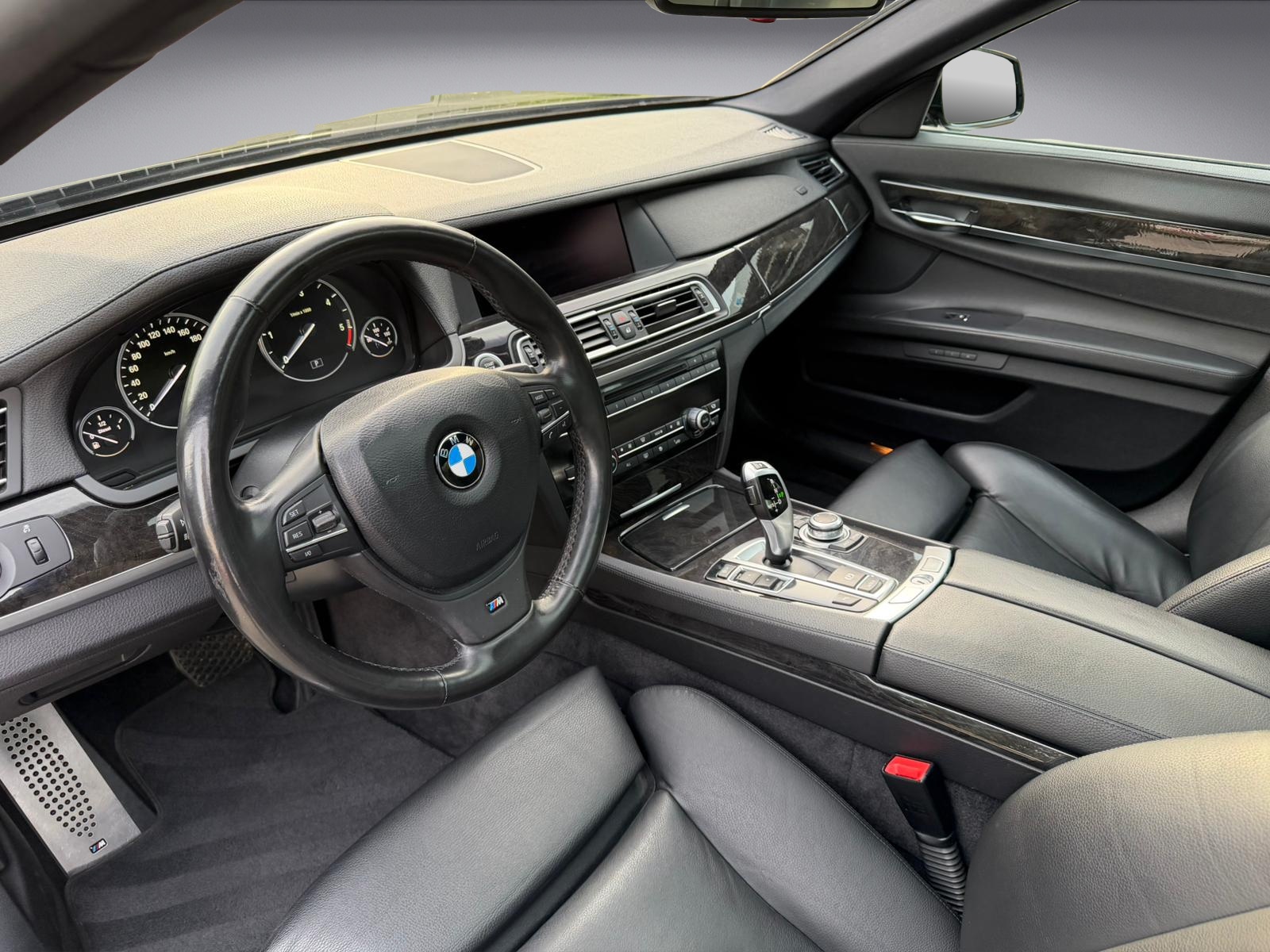 BMW 740d M Sport Paket-image-7