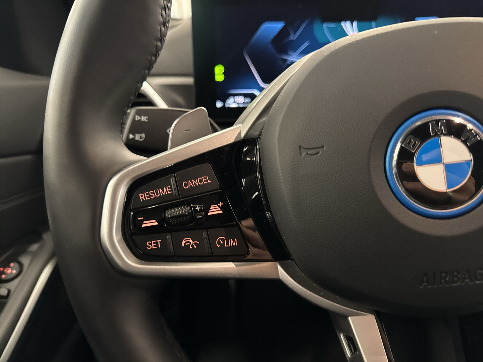 BMW 330e x DriveTouring Steptronic M Sport-image-14