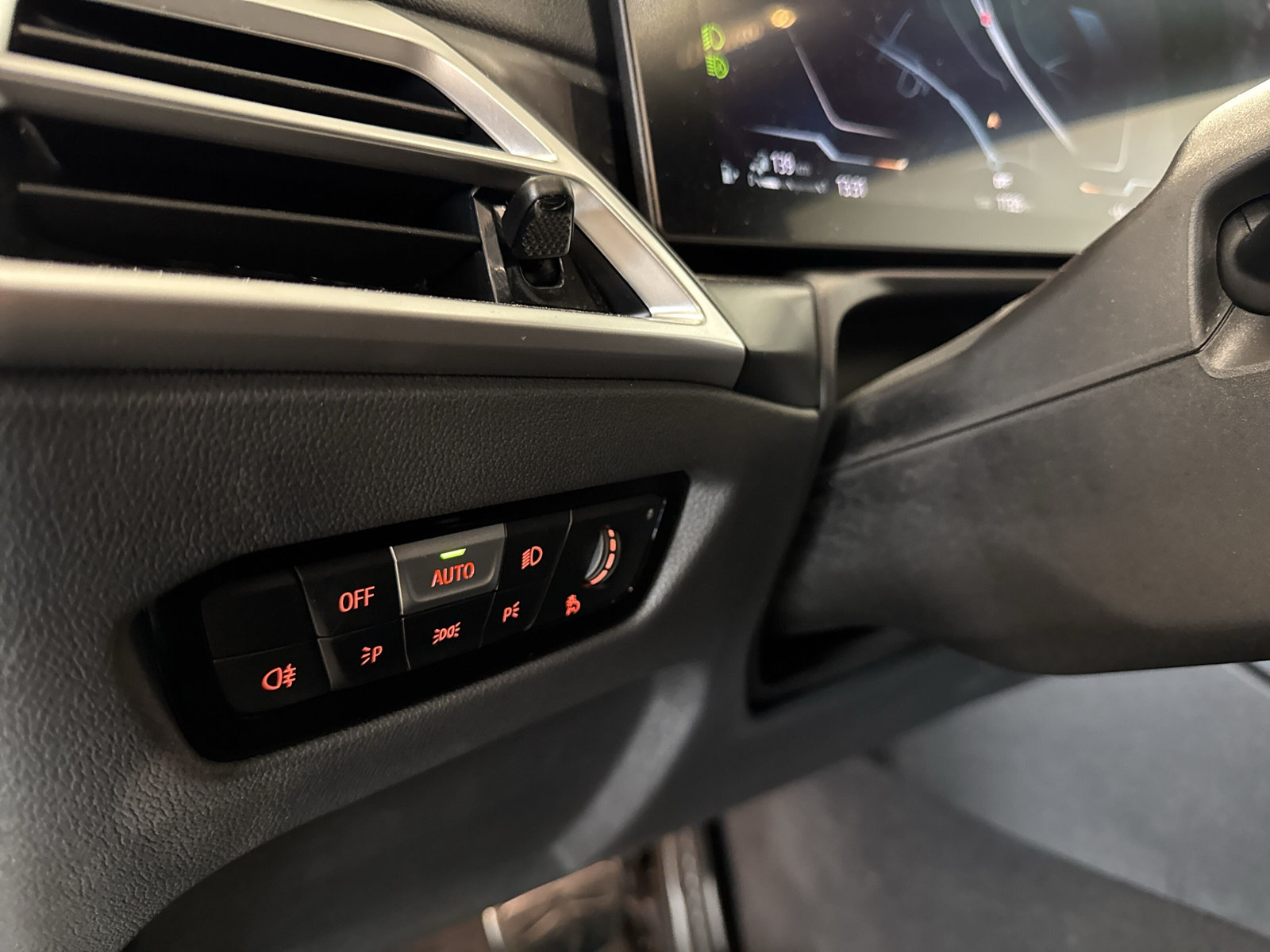 BMW 330e x DriveTouring Steptronic M Sport-image-19