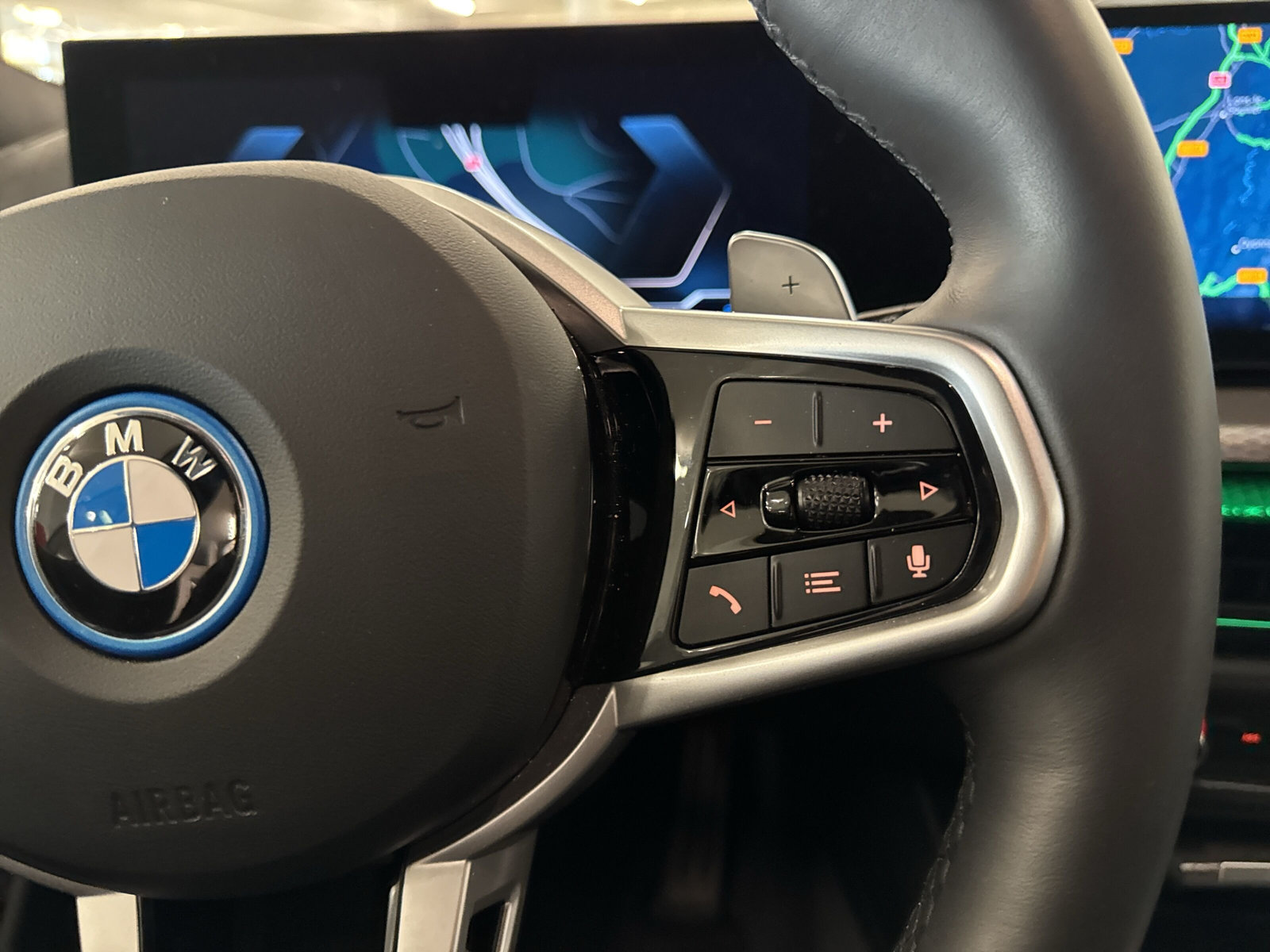 BMW 330e x DriveTouring Steptronic M Sport-image-15