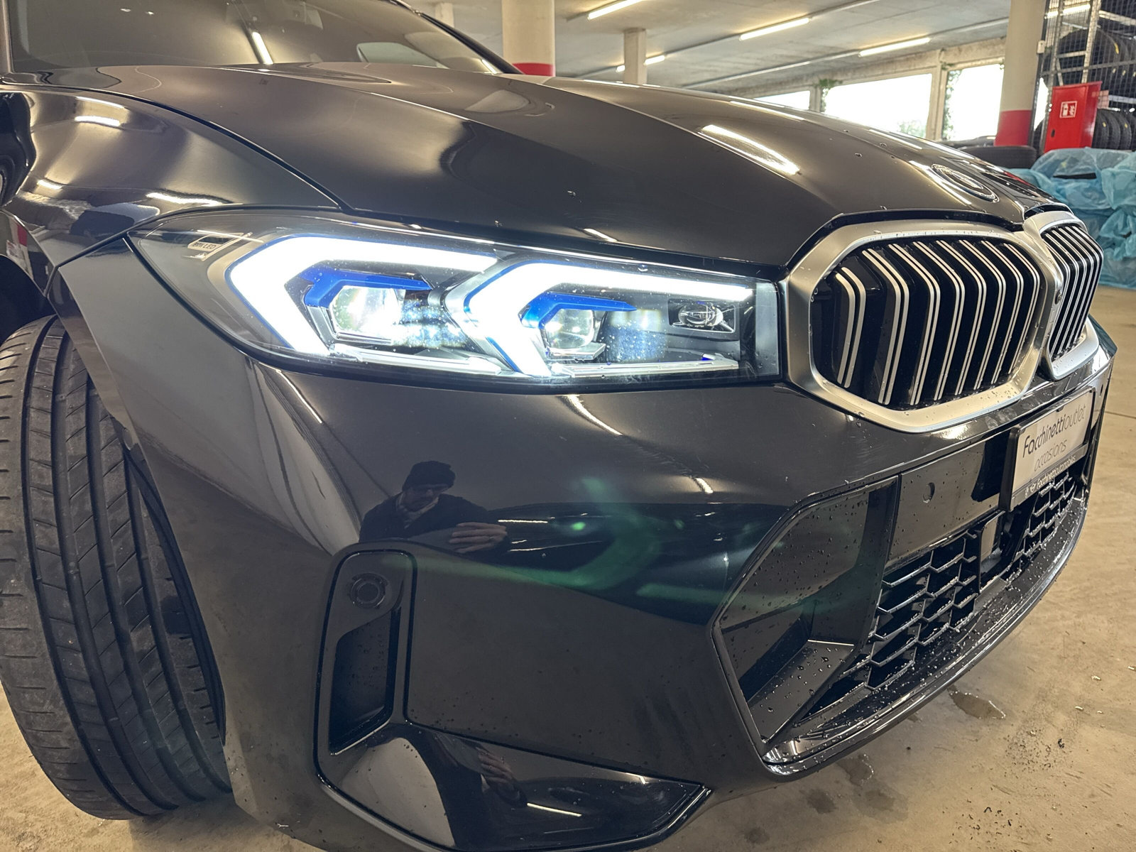 BMW 330e x DriveTouring Steptronic M Sport-image-17