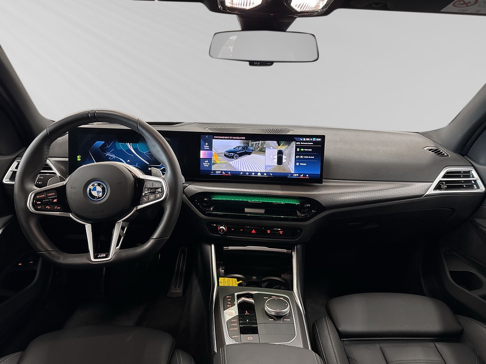 BMW 330e x DriveTouring Steptronic M Sport-image-5