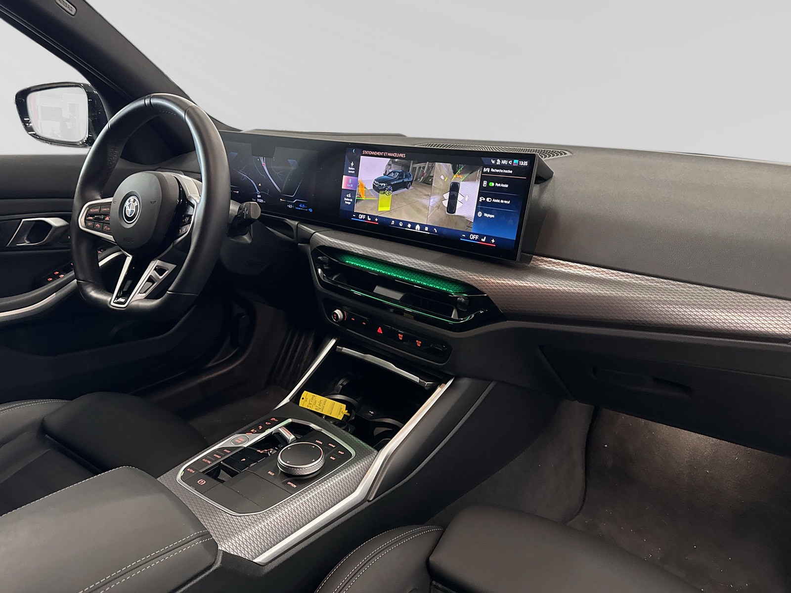 BMW 330e x DriveTouring Steptronic M Sport-image-4