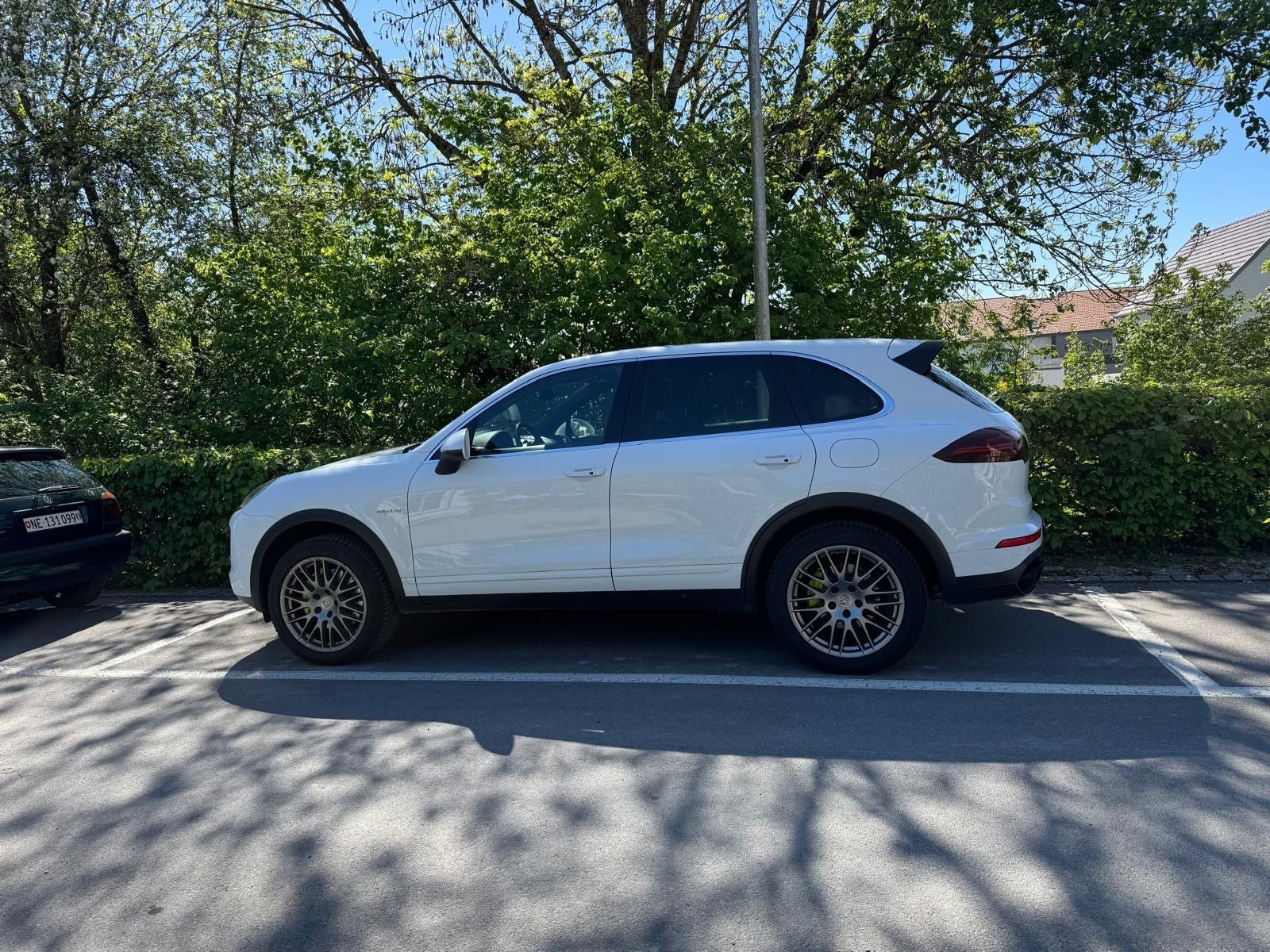 PORSCHE Cayenne S E-Hybrid-image-3