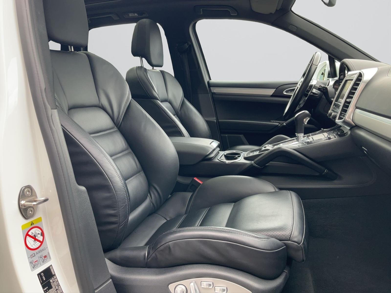 PORSCHE Cayenne S E-Hybrid-image-5