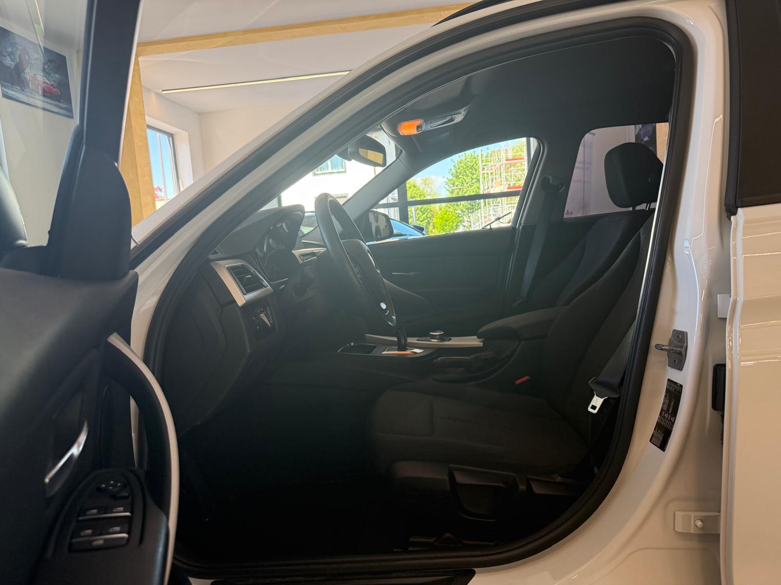 BMW 318d Touring Swiss Advantage Sport Steptronic-image-10