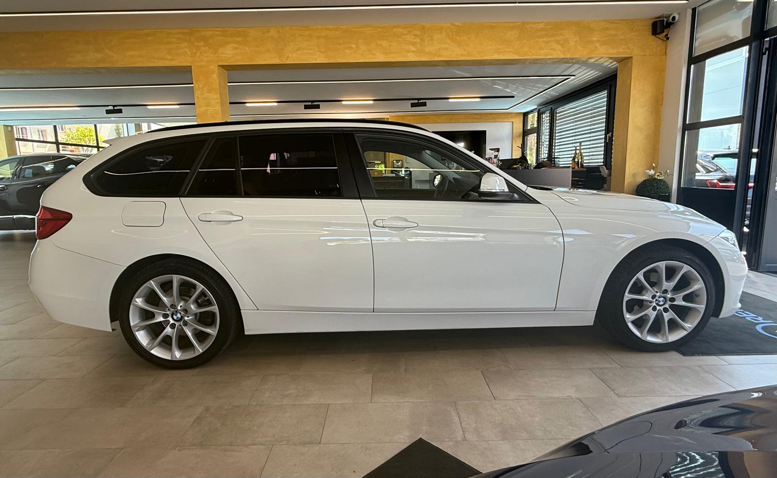BMW 318d Touring Swiss Advantage Sport Steptronic-image-1