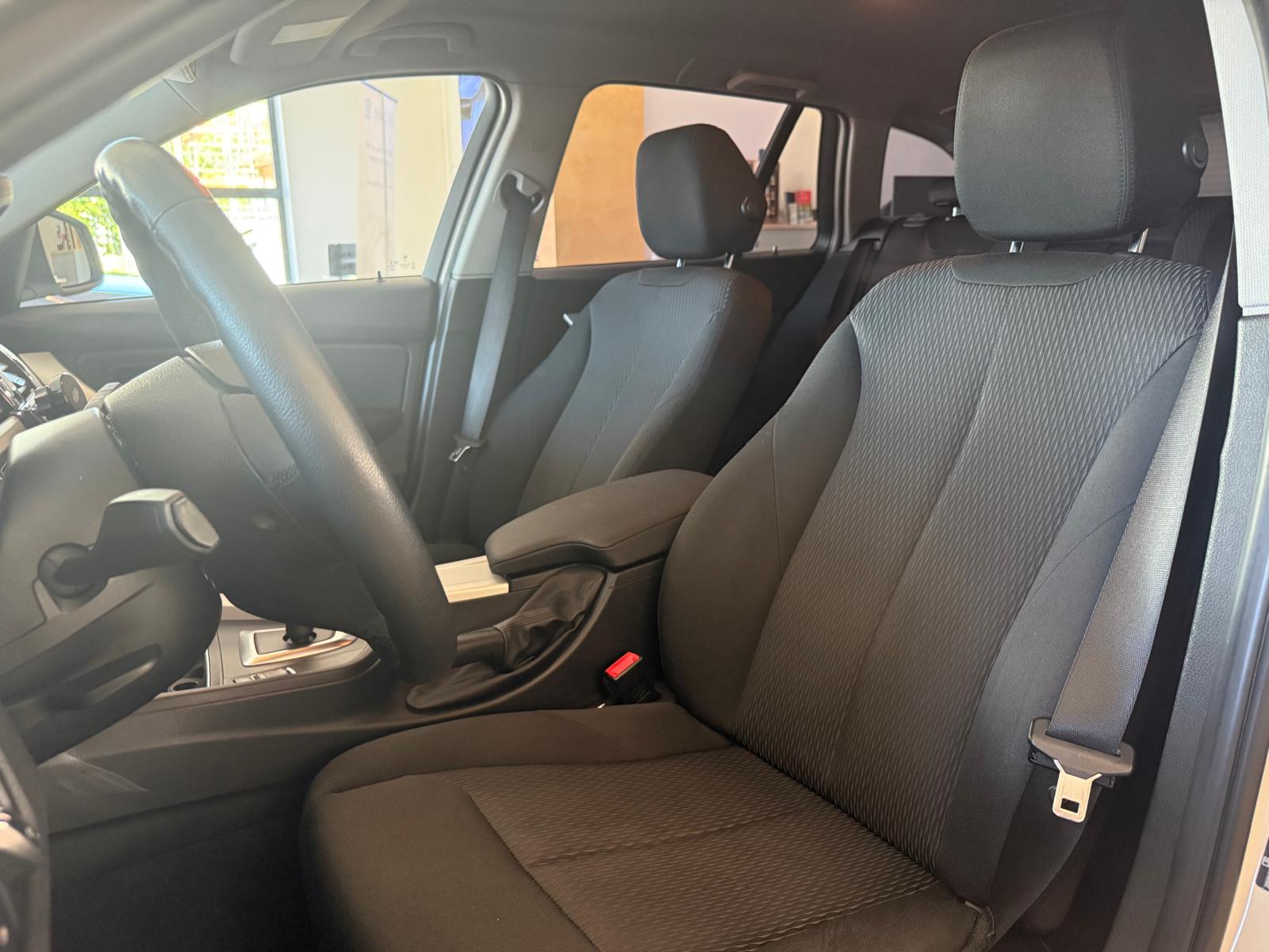 BMW 318d Touring Swiss Advantage Sport Steptronic-image-11