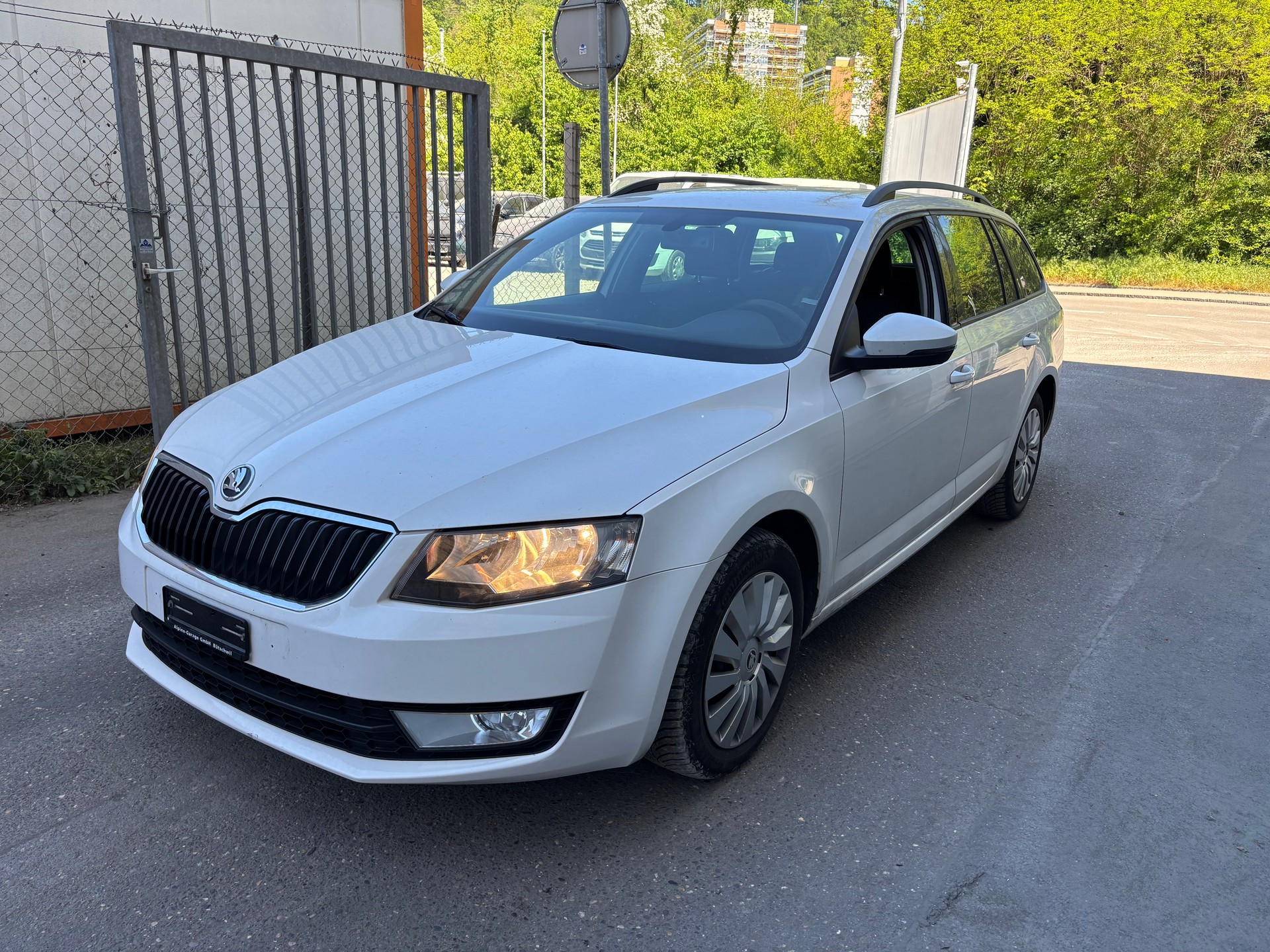 SKODA Octavia Combi 1.8 TSI Ambition 4x4 DSG-image-0