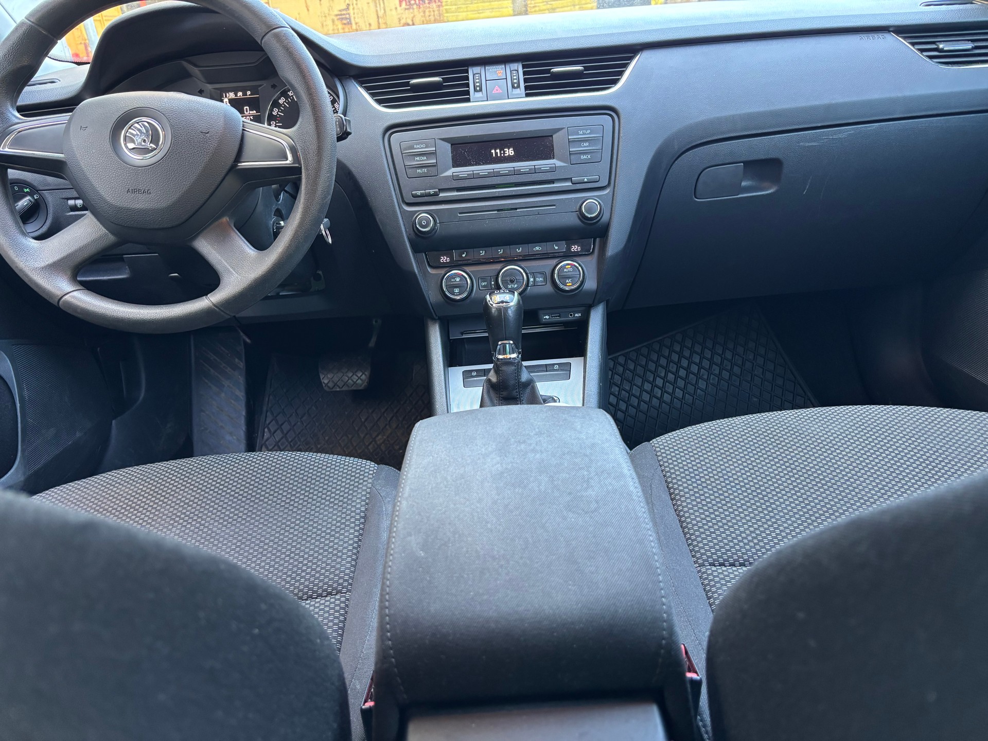 SKODA Octavia Combi 1.8 TSI Ambition 4x4 DSG-image-11