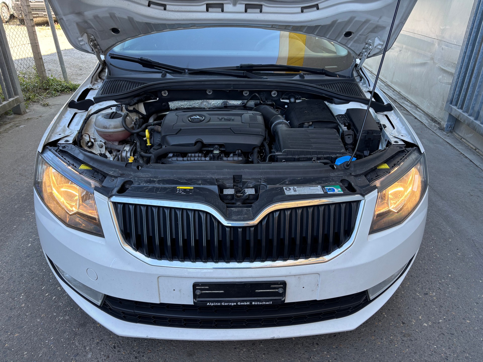SKODA Octavia Combi 1.8 TSI Ambition 4x4 DSG-image-14