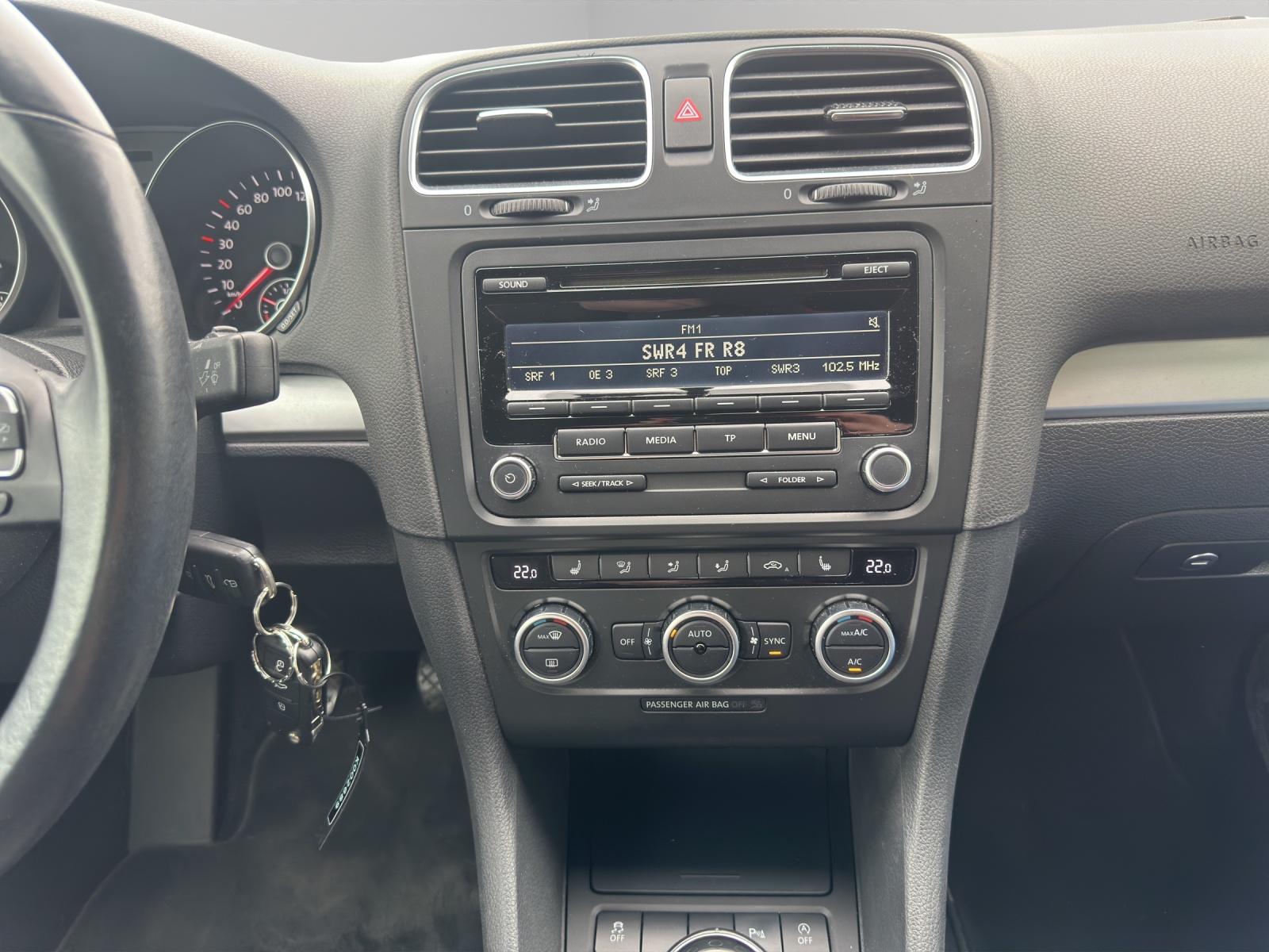 VW Golf Cabrio 1.2 TSI BlueMotion Technology Design-image-12