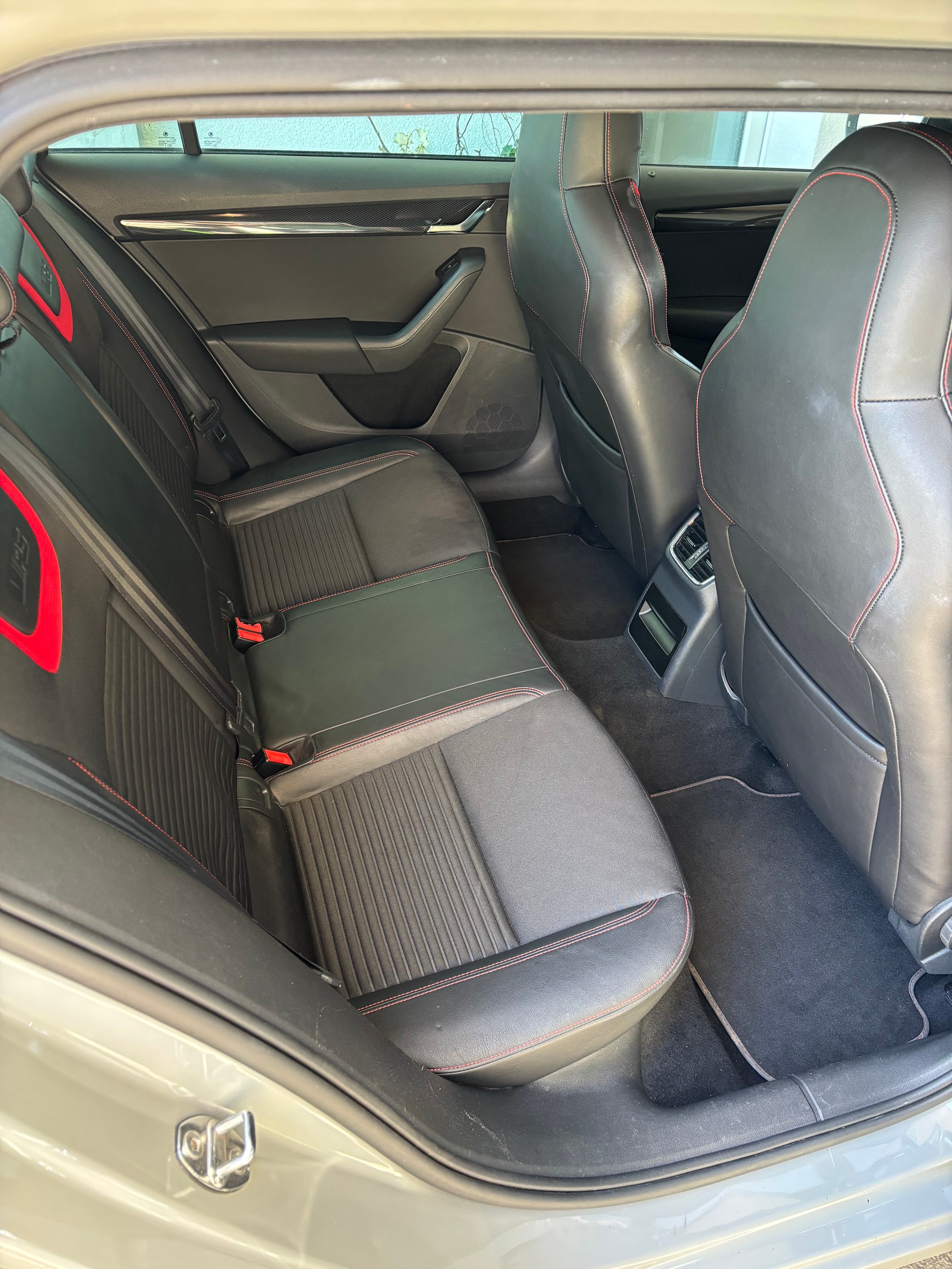 SKODA 2.0 TSI RS-image-8