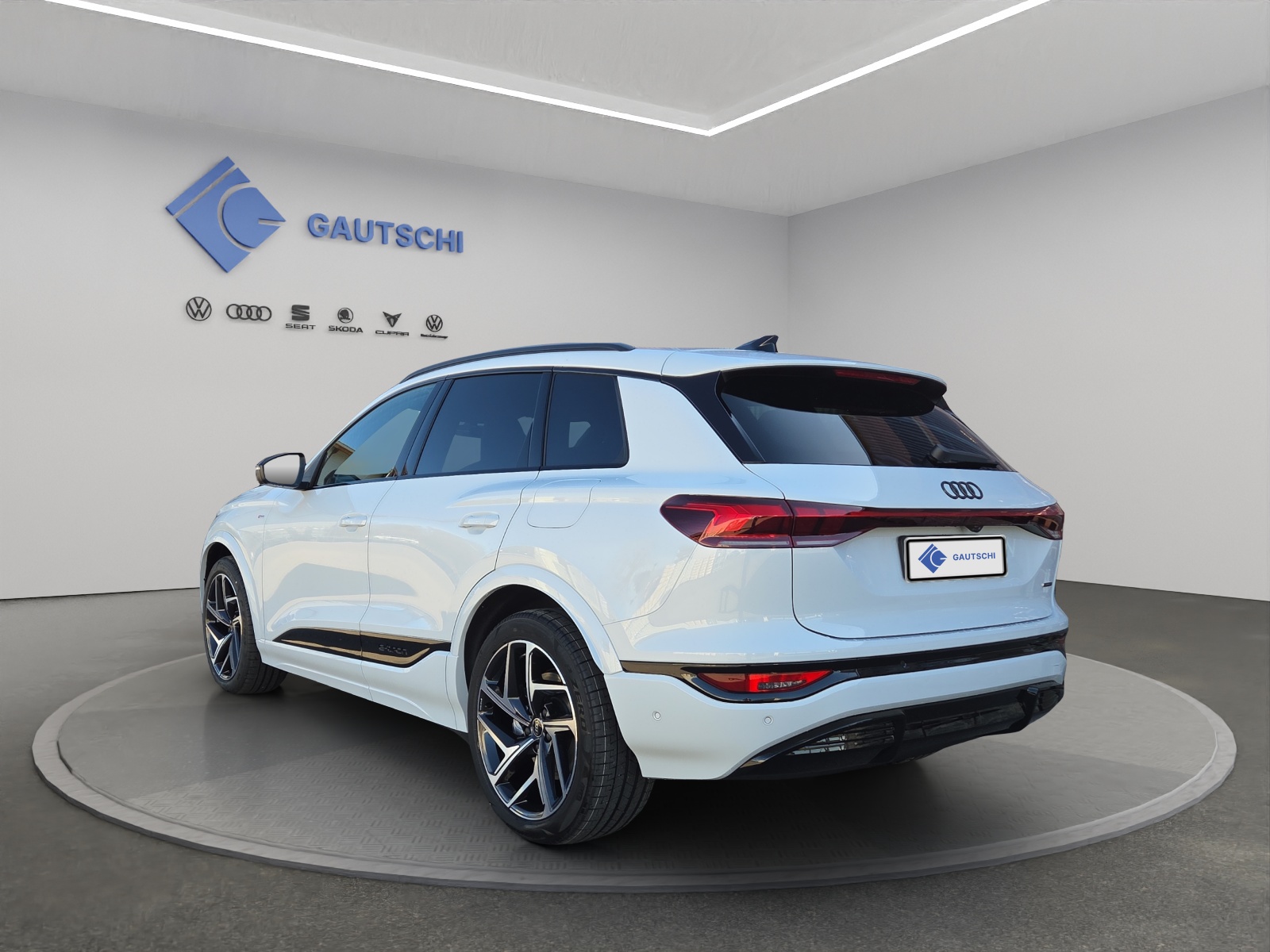 AUDI Q6 e-tron quattro-image-2